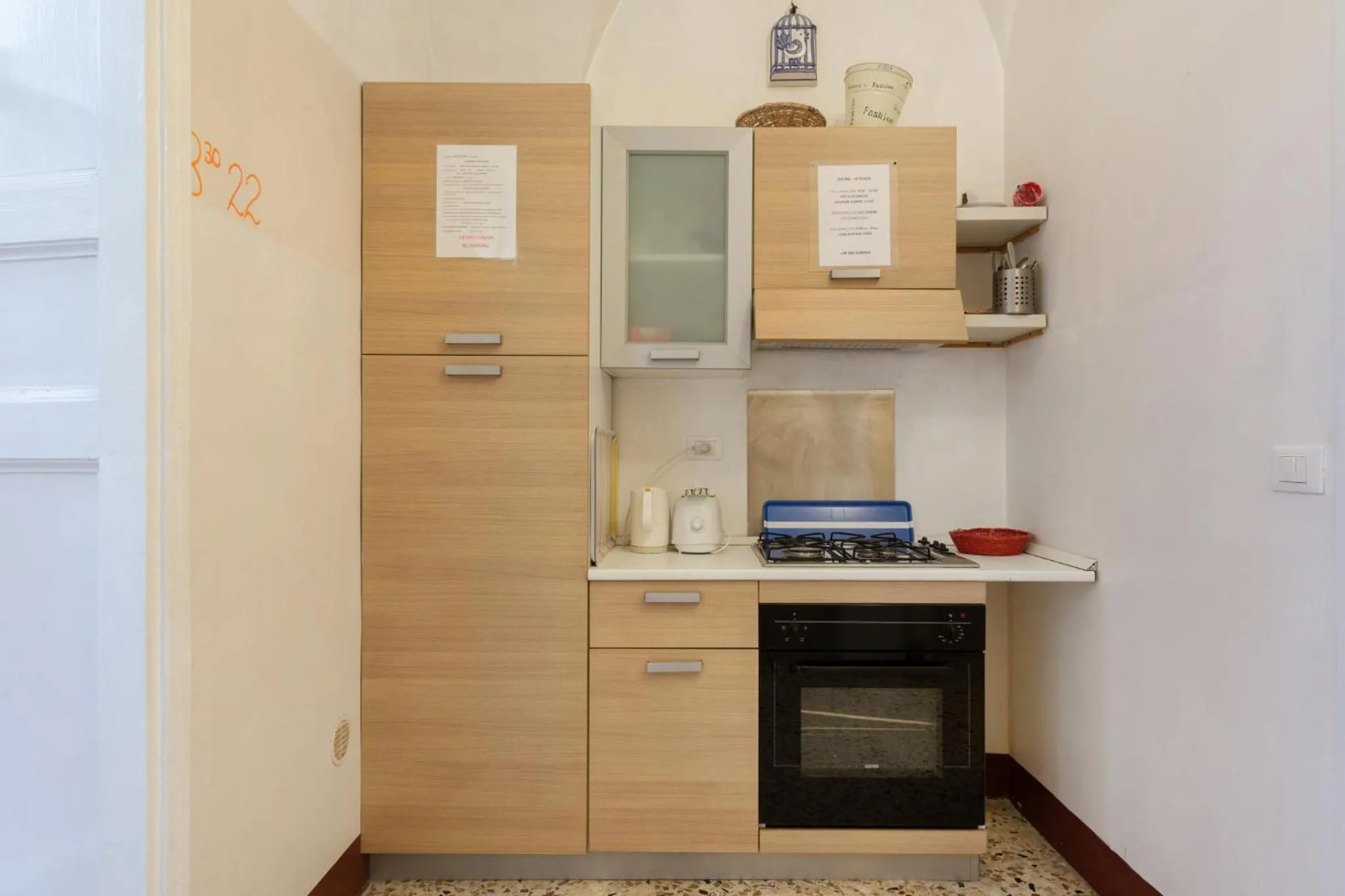 Coffee/tea facilities in Da Gianni e Lucia Rooms with bathroom in the city center