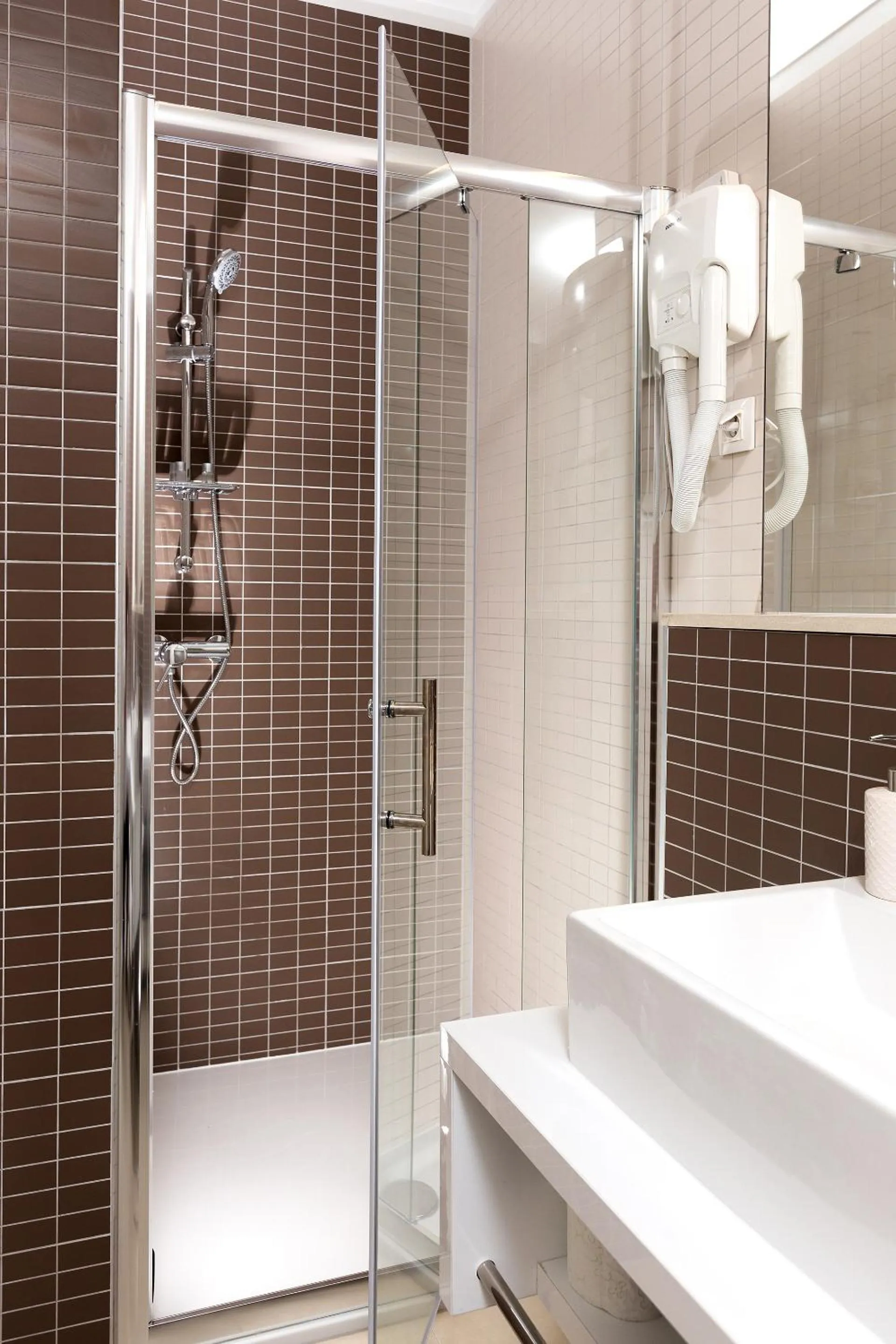 Shower in Dream Hotel