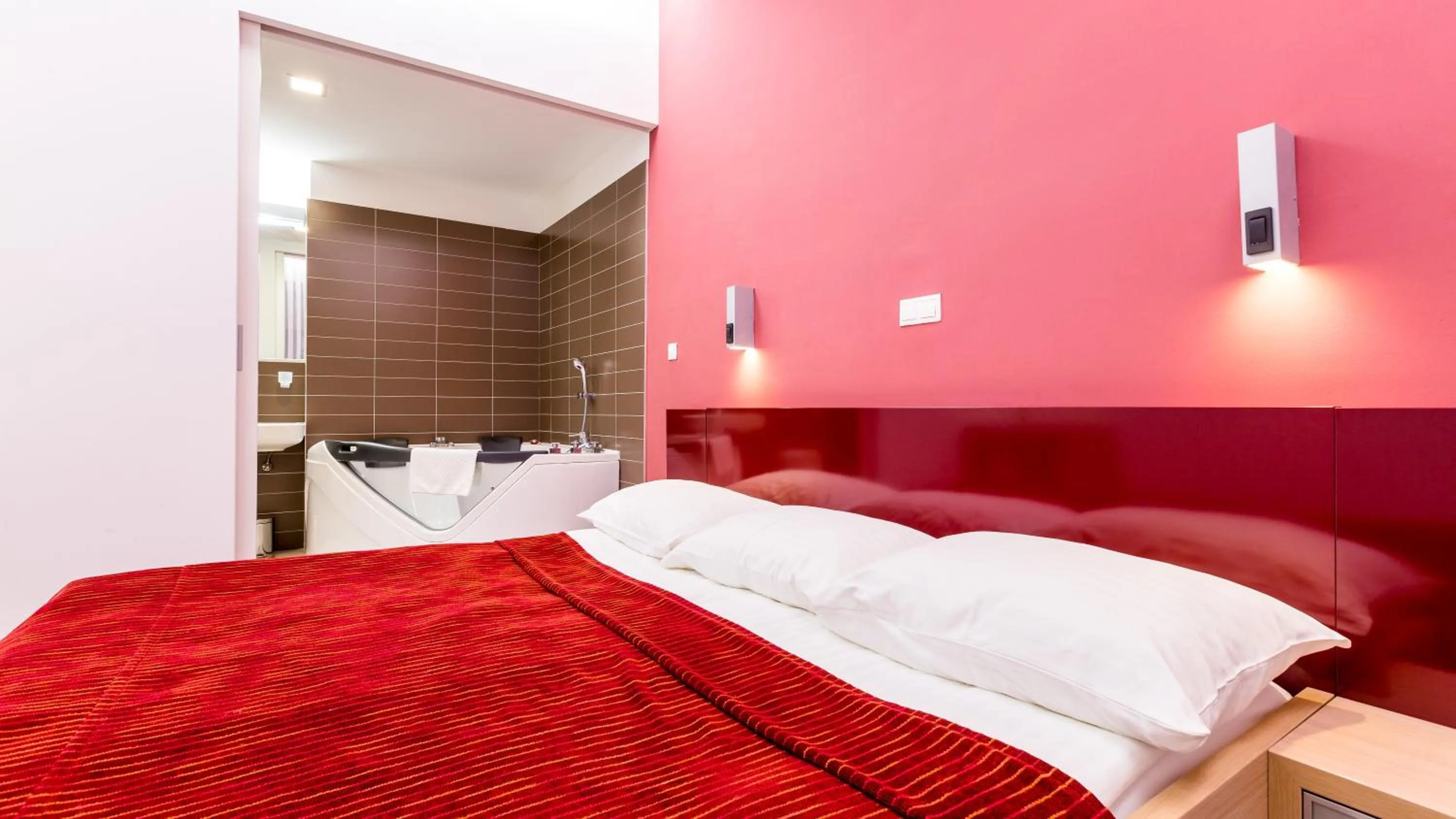 Bathroom, Bed in Dream Hotel