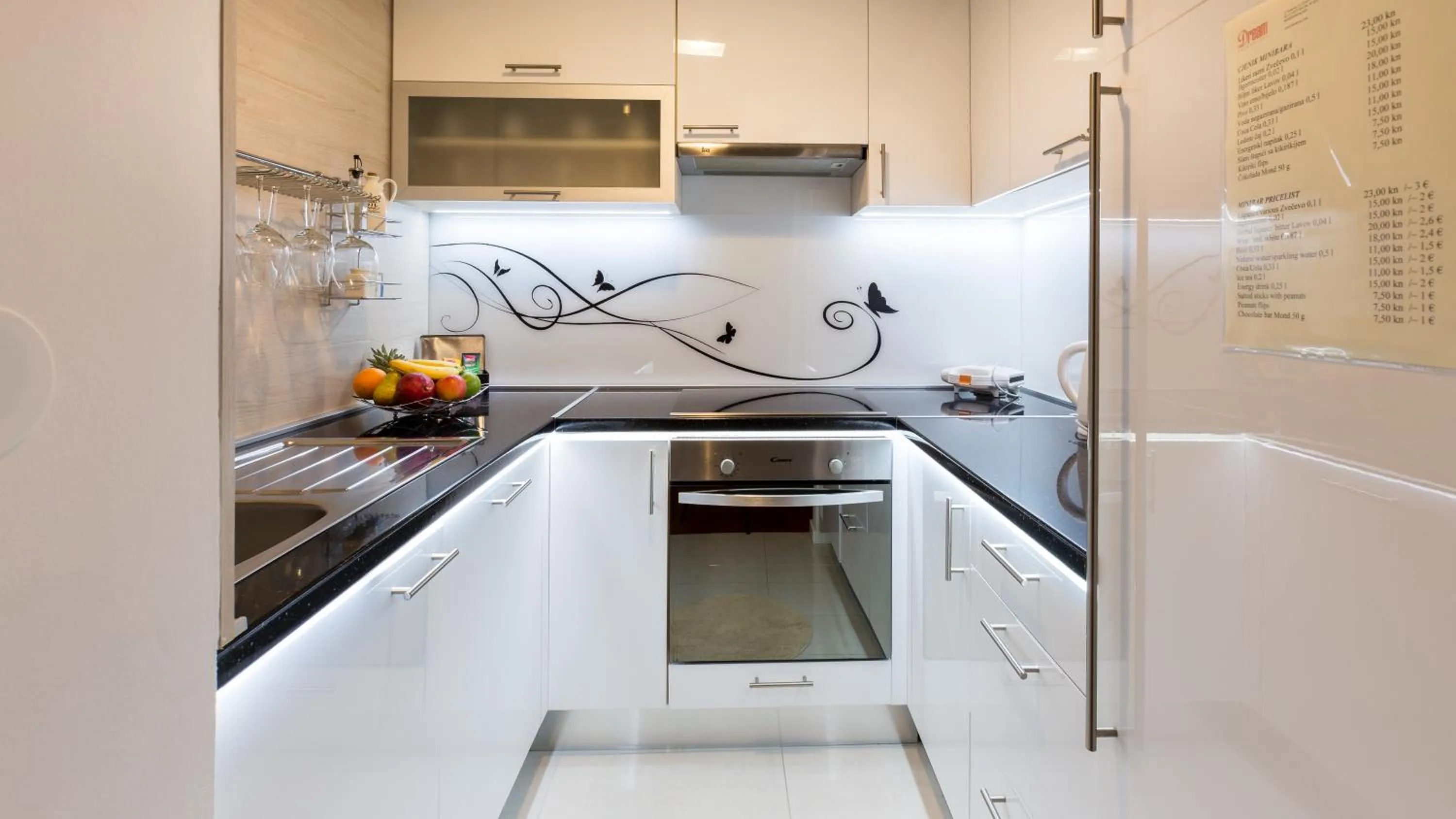 Kitchen or kitchenette in Dream Hotel