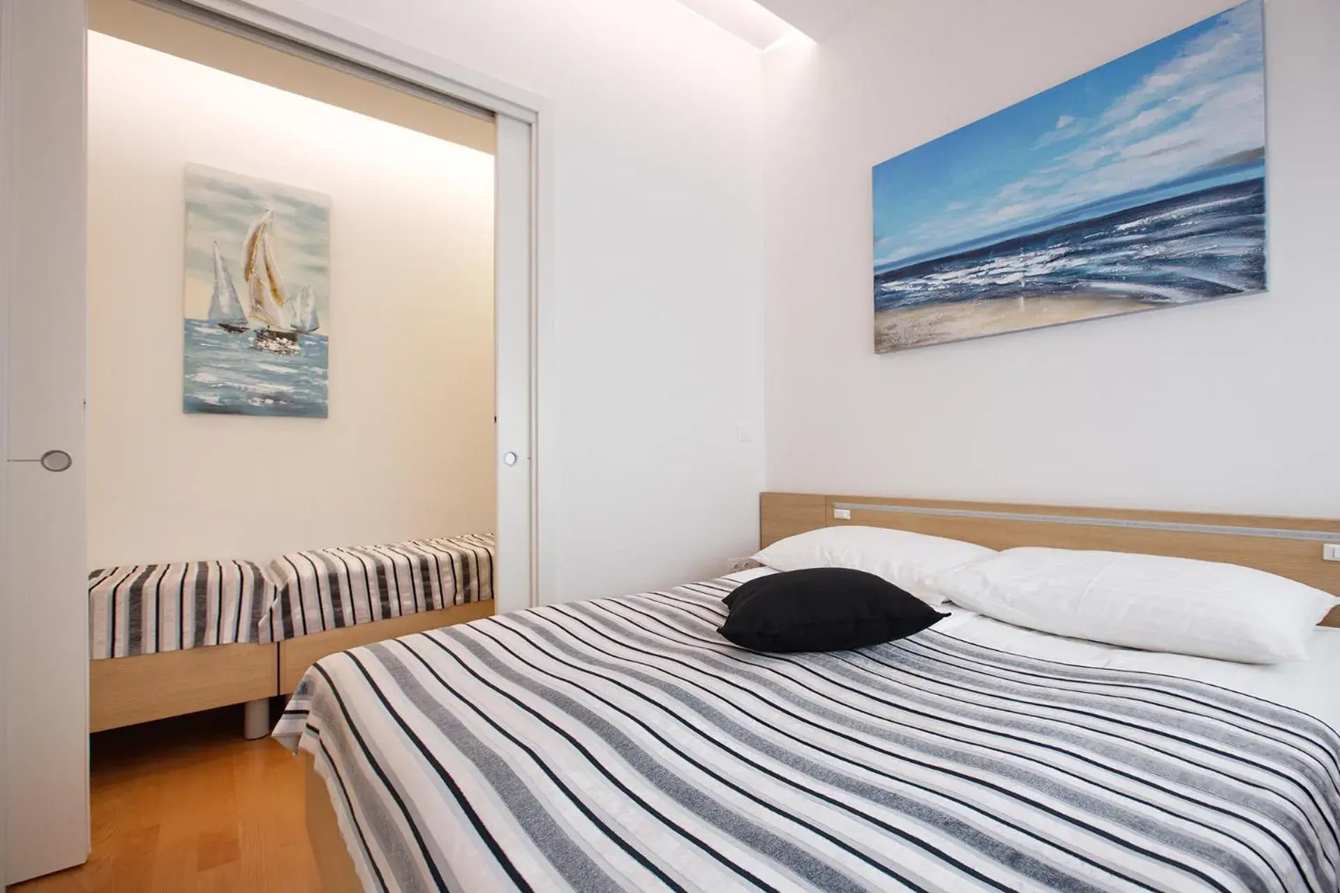 Suite with Hot Tub in Dream Hotel Suite with Hot Tub in Dream Hotel