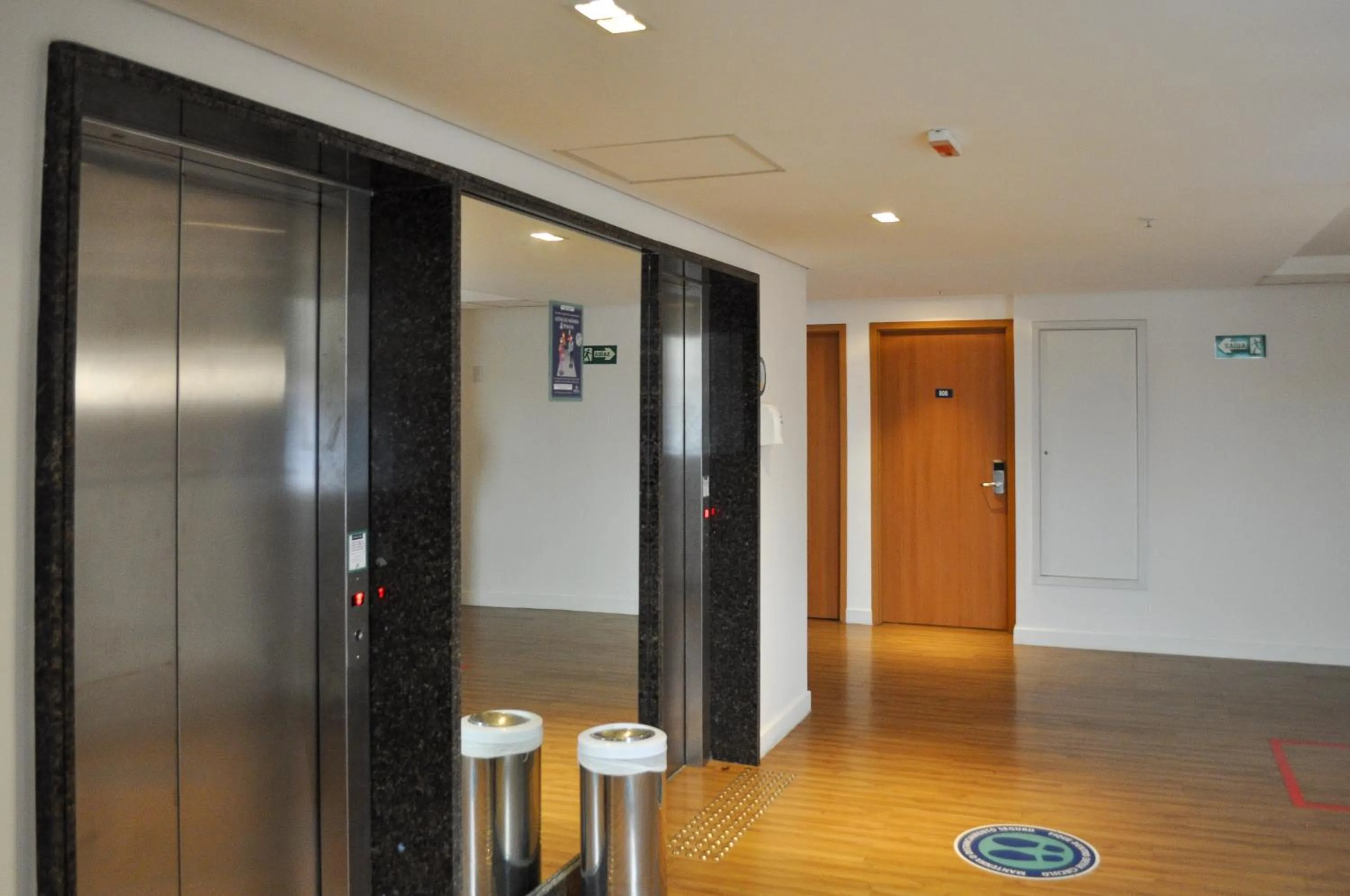 elevator in Marante Executive Hotel