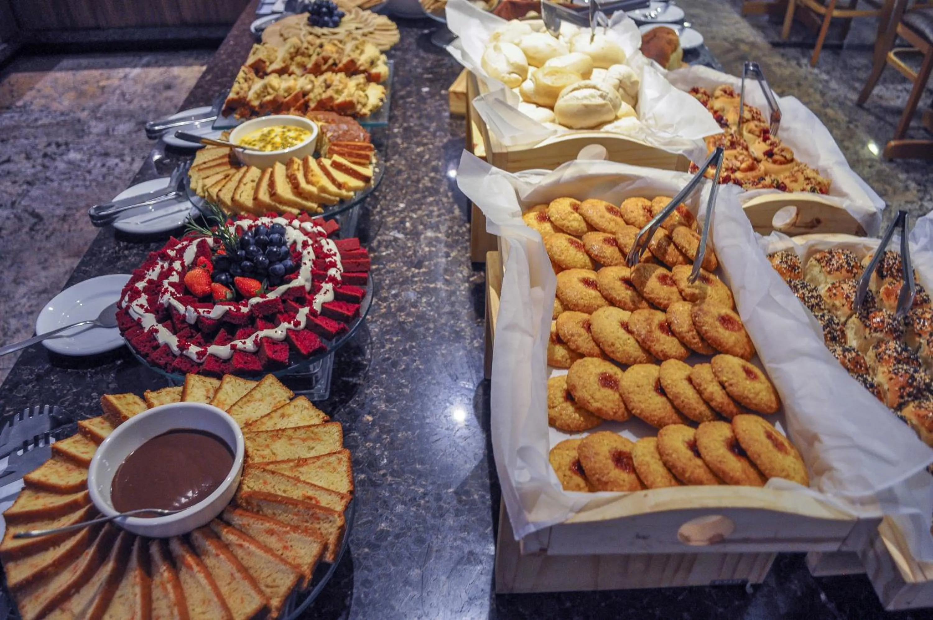 Restaurant/places to eat in Marante Executive Hotel