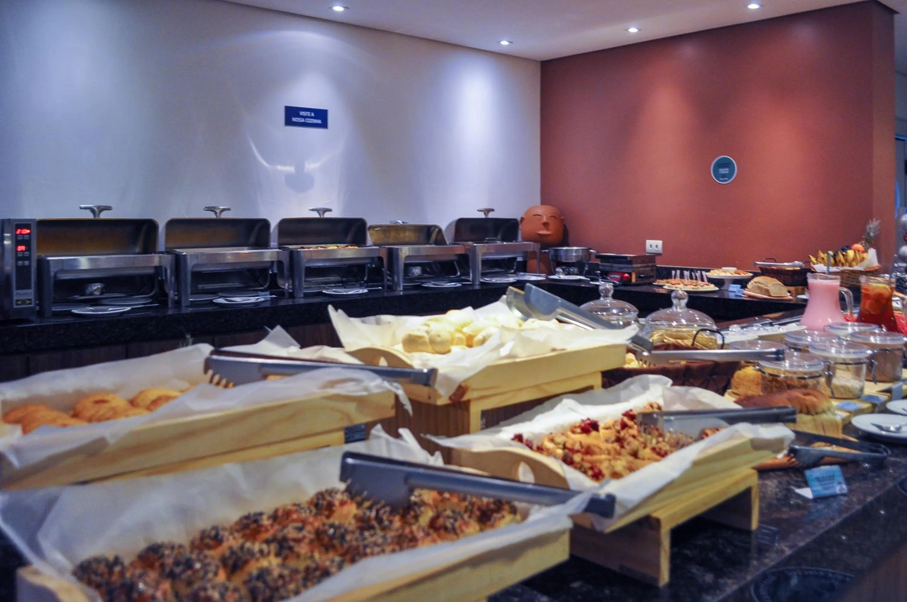 Restaurant/places to eat in Marante Executive Hotel