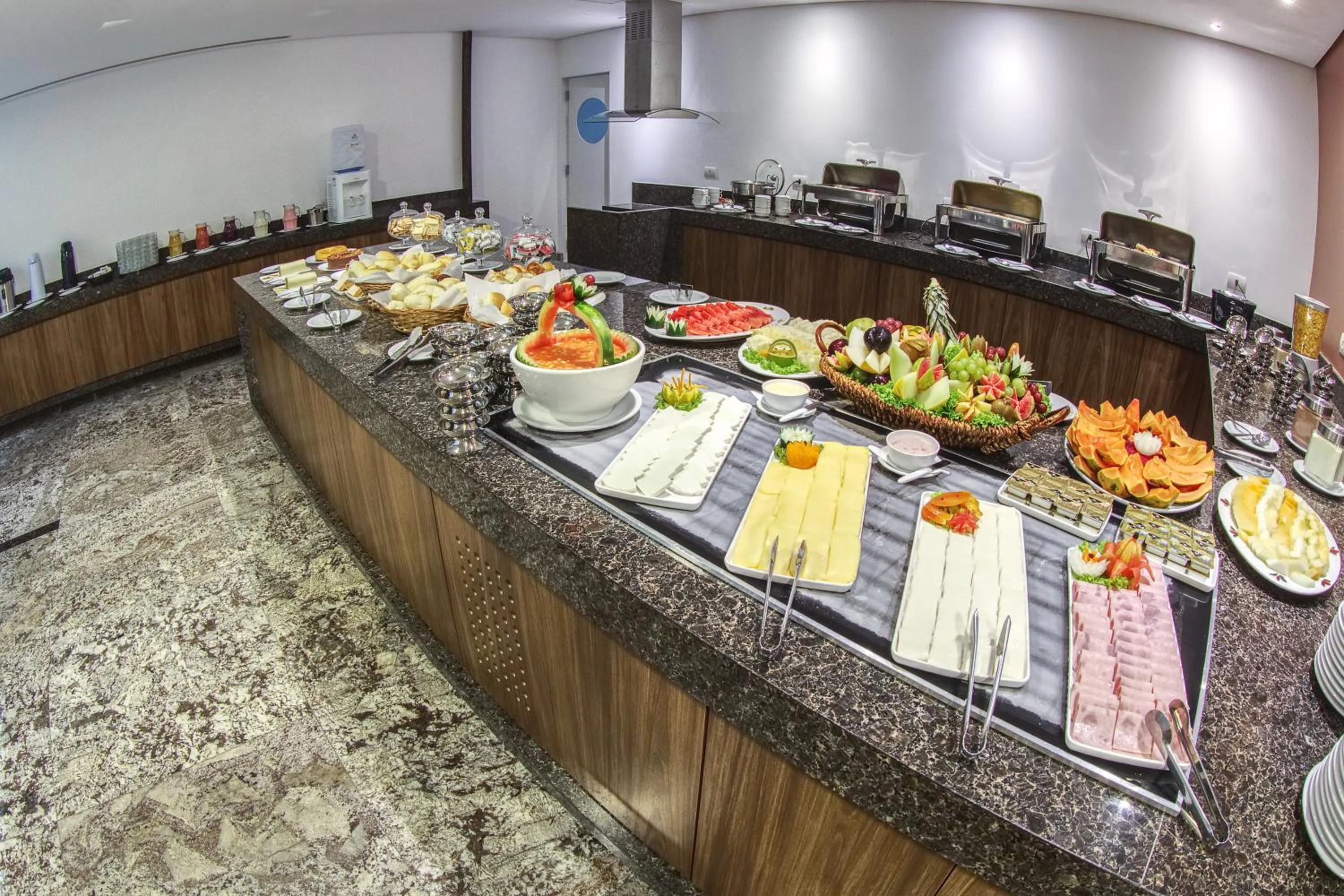 Buffet breakfast in Marante Executive Hotel
