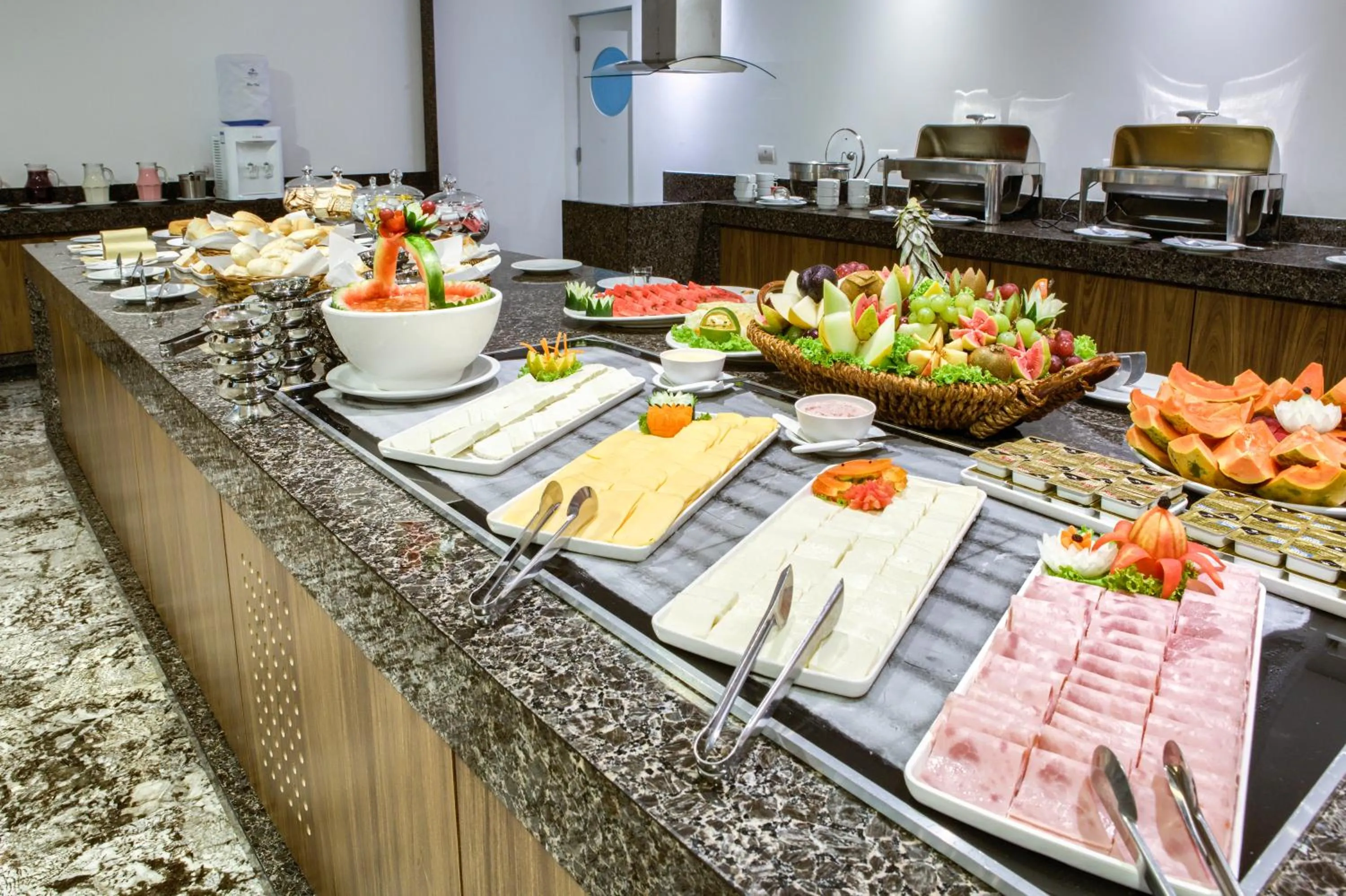 Restaurant/places to eat in Marante Executive Hotel