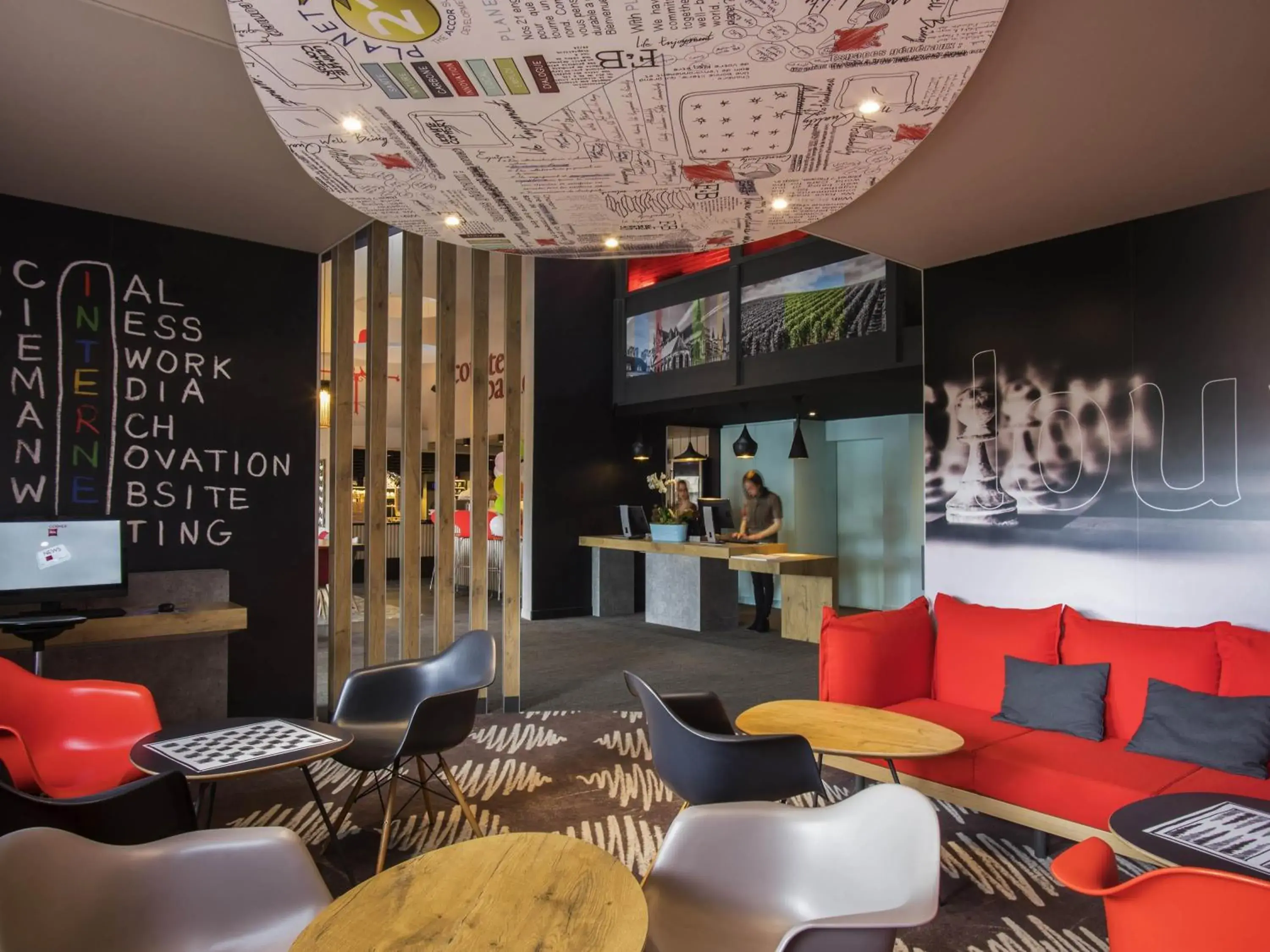 Lounge or bar in ibis Mulhouse Centre Filature Lounge or bar in ibis Mulhouse Centre Filature