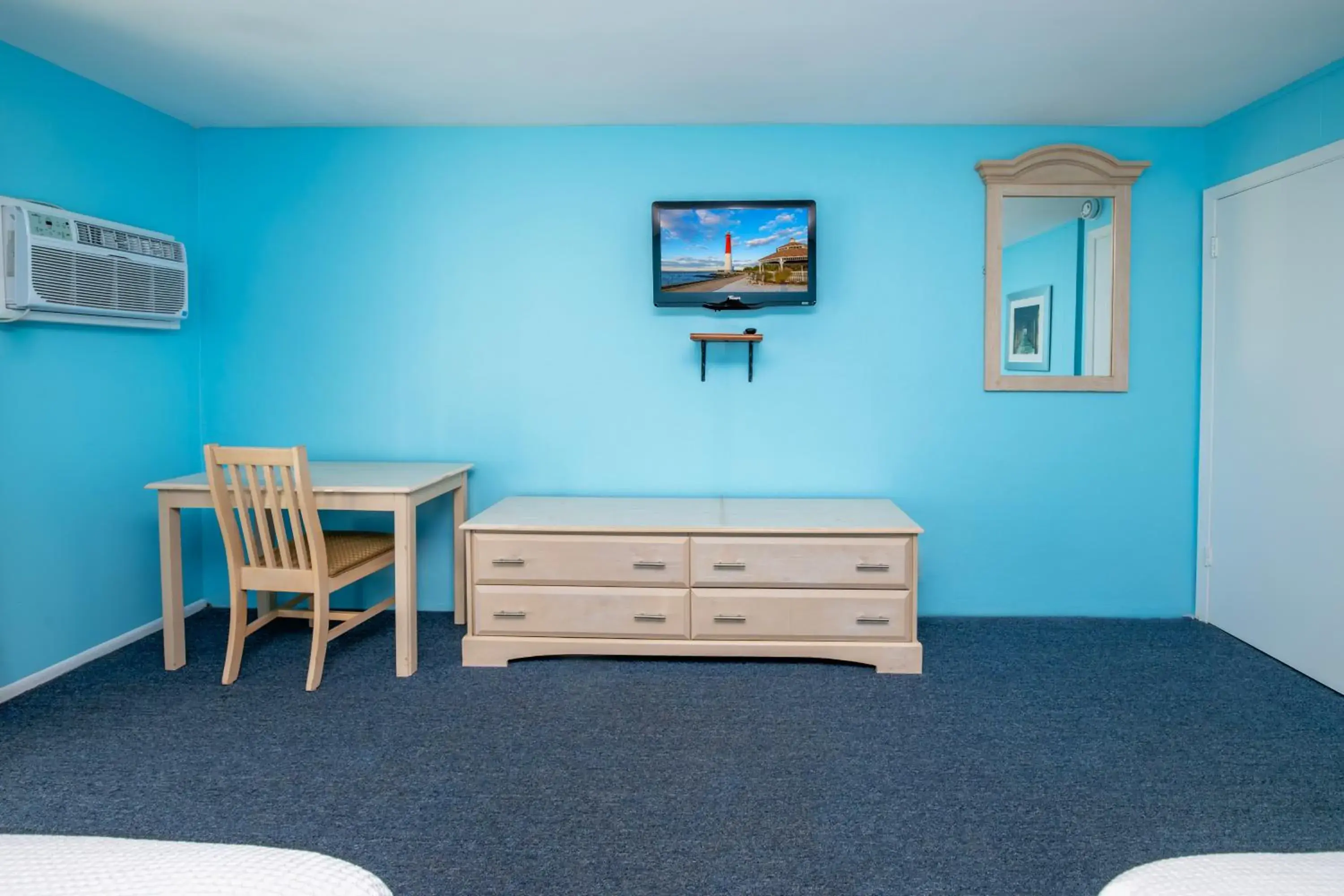 Living room, Bed in Drifting Sands Oceanfront Hotel Living room, Bed in Drifting Sands Oceanfront Hotel