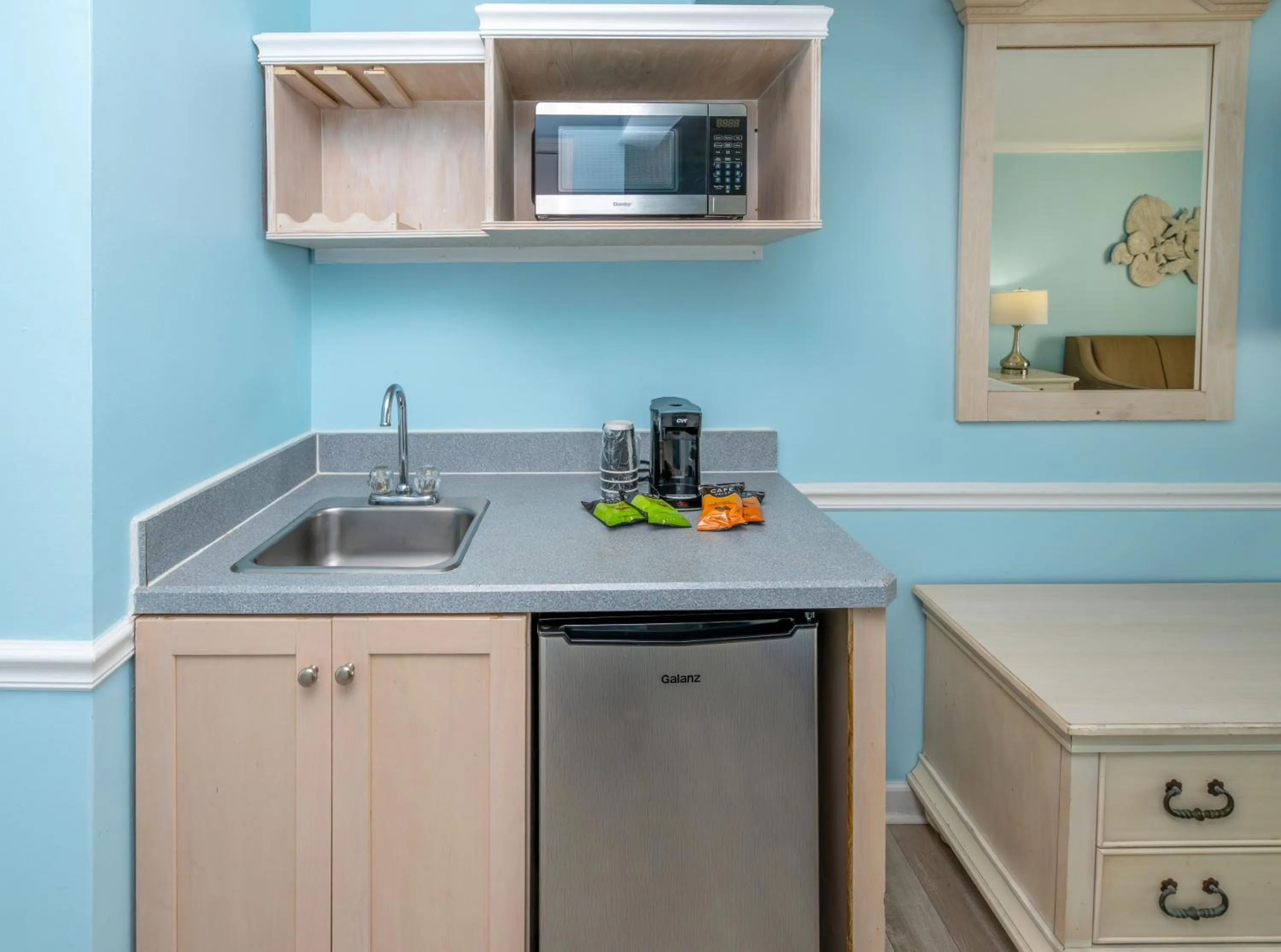 Kitchen or kitchenette in Drifting Sands Oceanfront Hotel