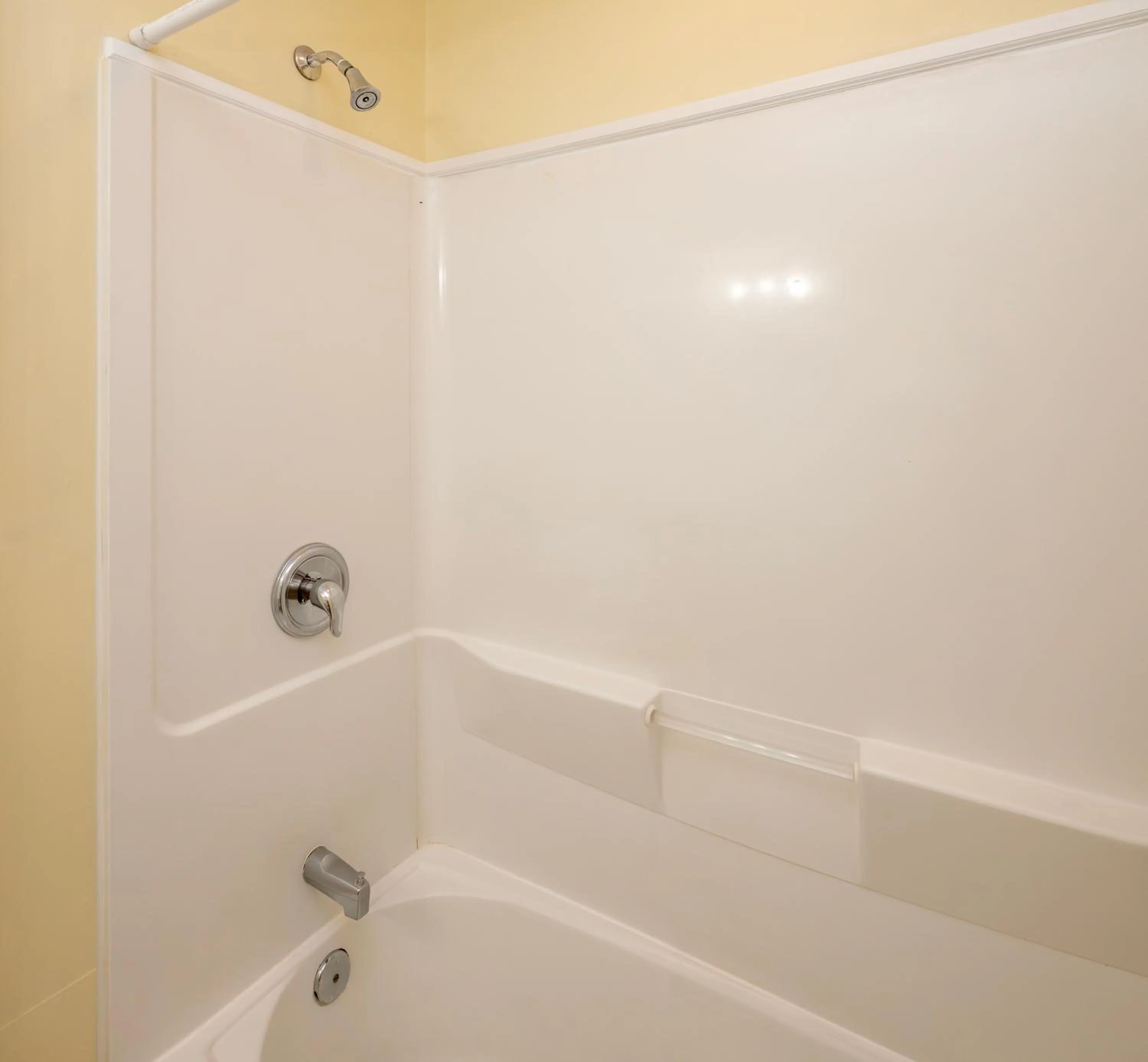 Shower in Drifting Sands Oceanfront Hotel