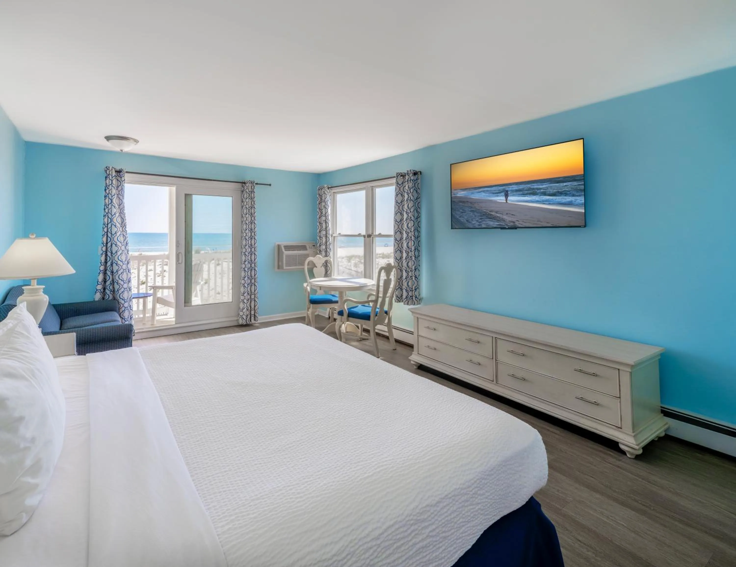 Bed in Drifting Sands Oceanfront Hotel