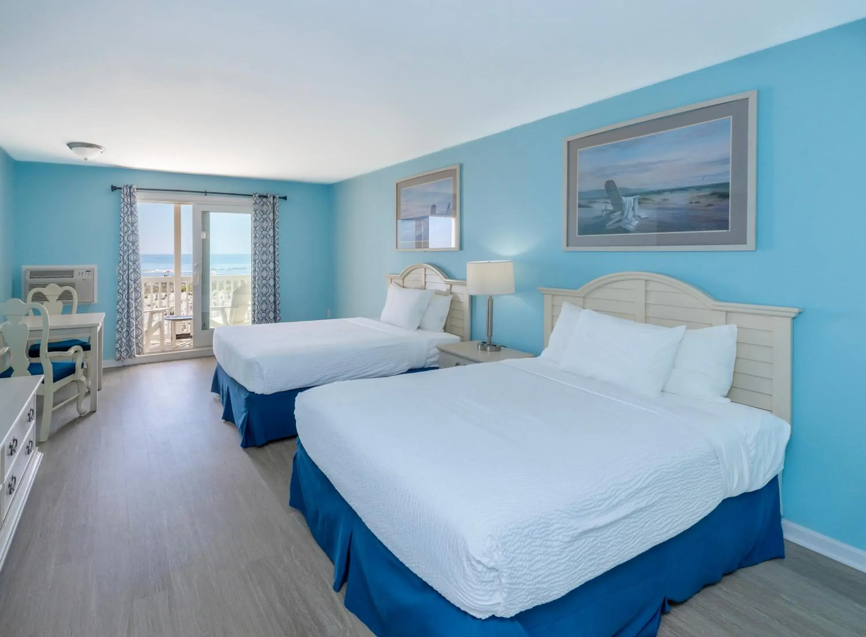 Bed in Drifting Sands Oceanfront Hotel Bed in Drifting Sands Oceanfront Hotel