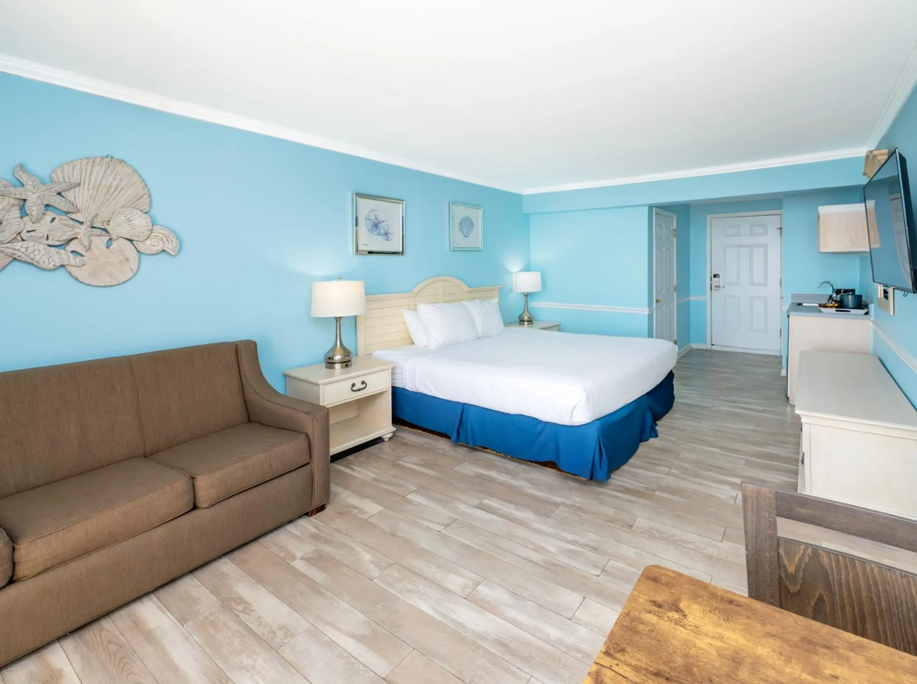 Bed in Drifting Sands Oceanfront Hotel Bed in Drifting Sands Oceanfront Hotel