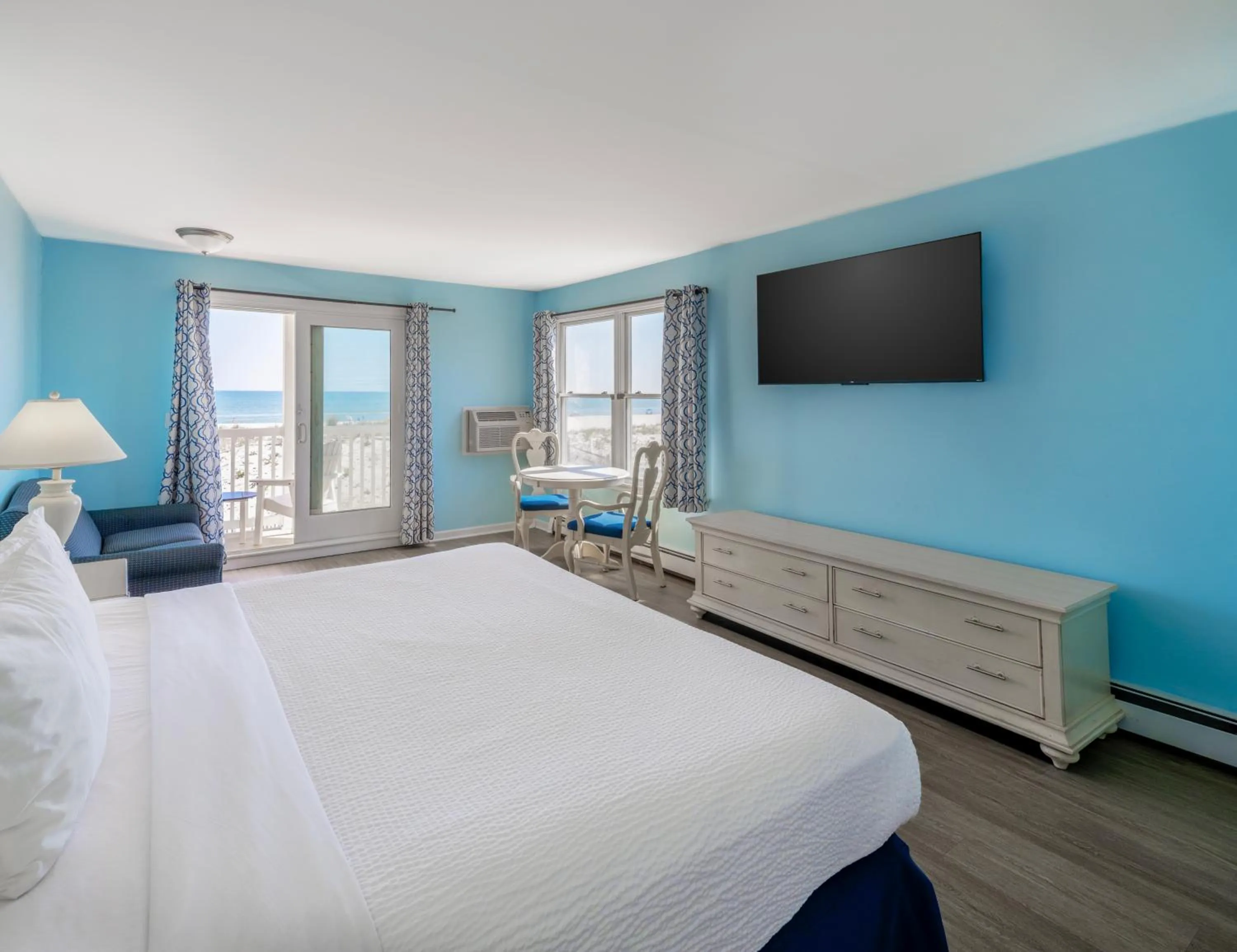 Bed in Drifting Sands Oceanfront Hotel