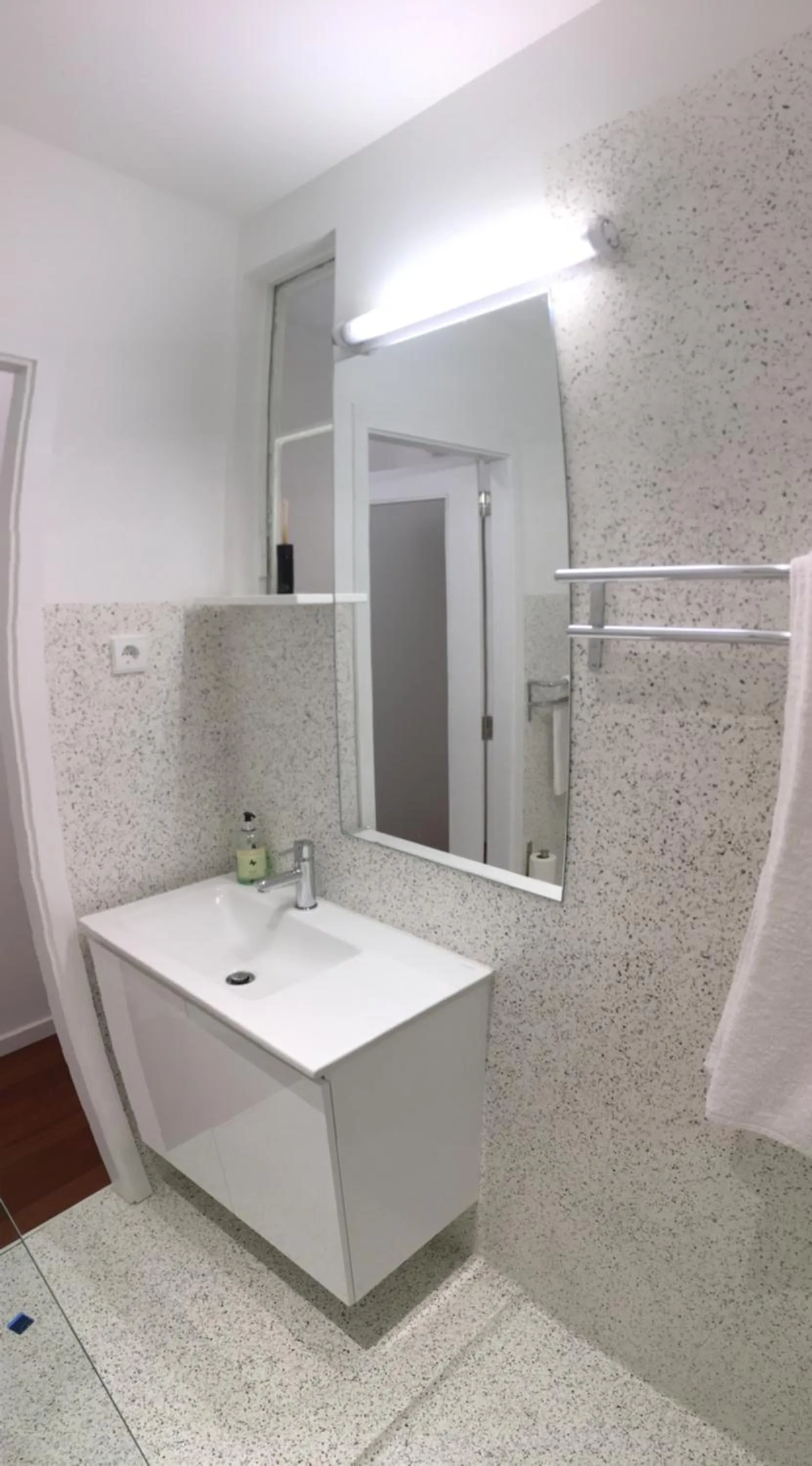 Shower in Goabio apartments 2 river view