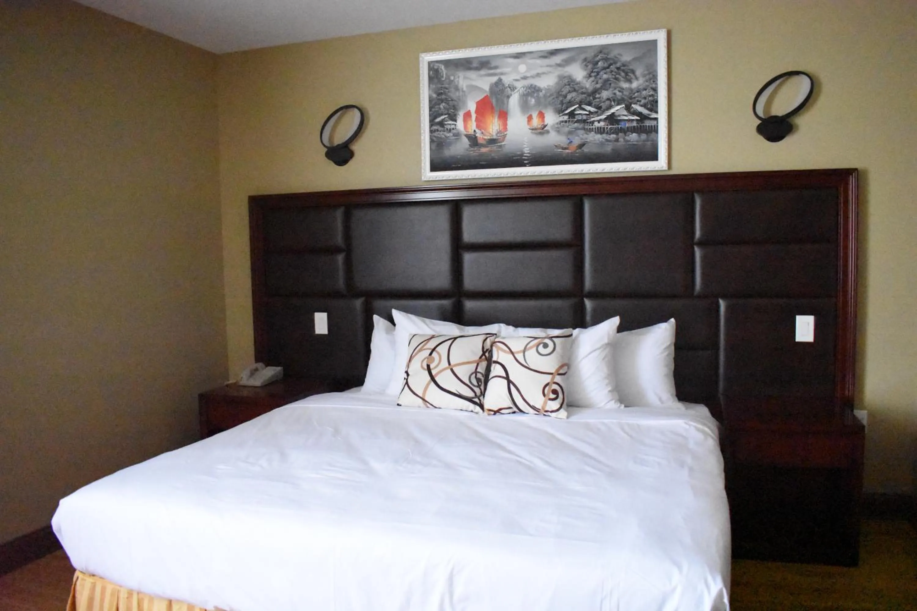 Bed in The Queens Hotel