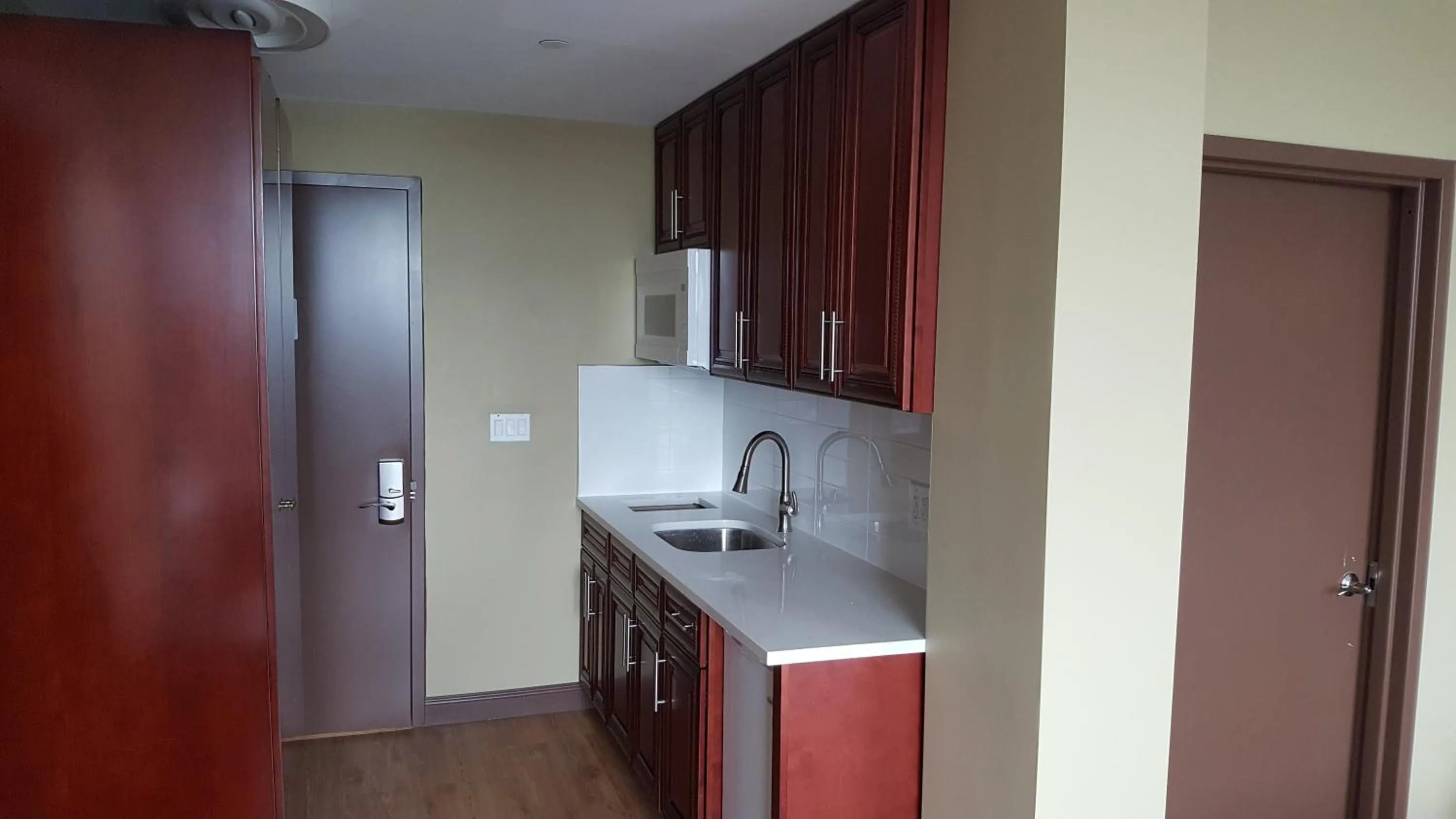 Kitchen or kitchenette in The Queens Hotel