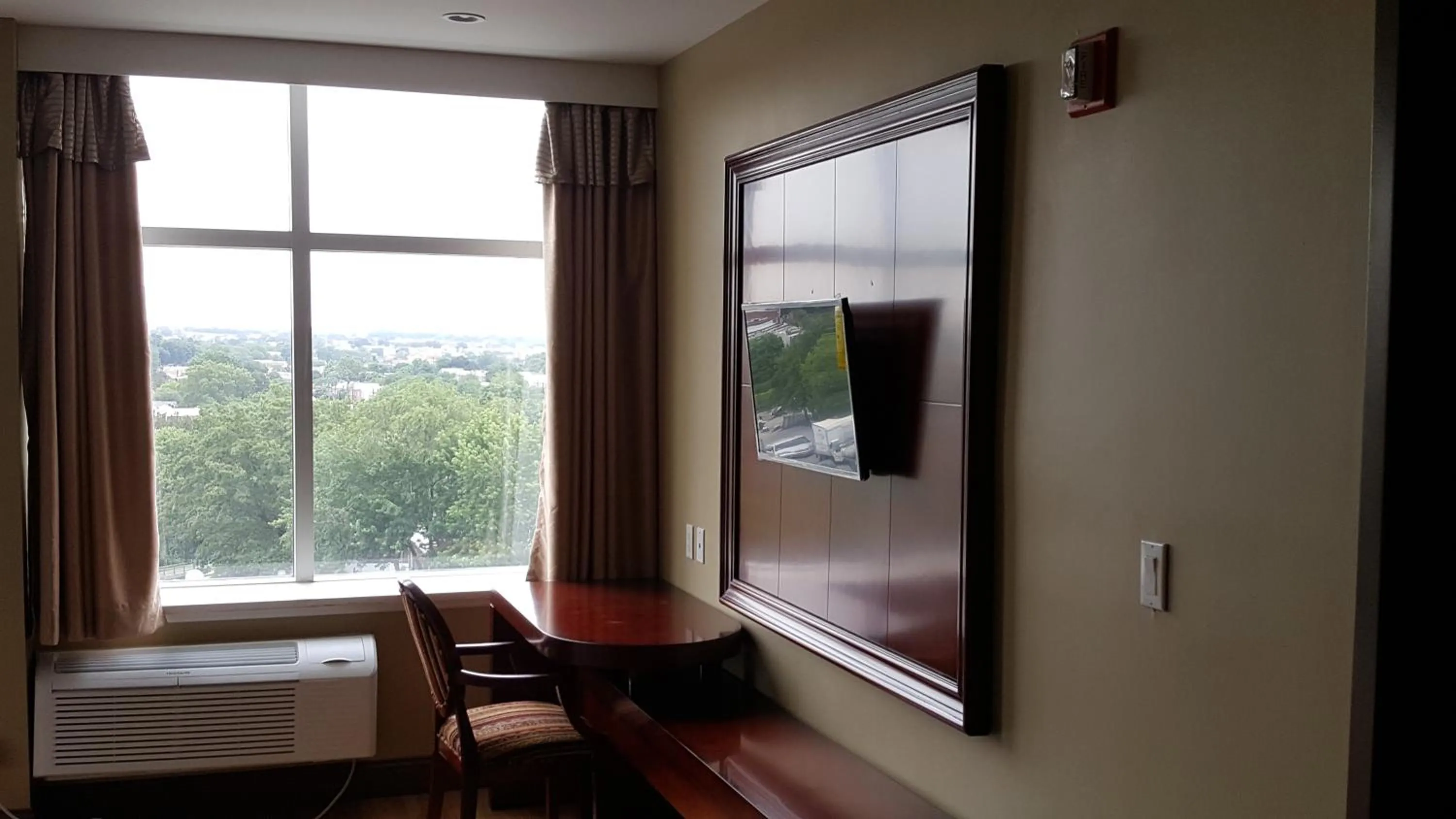 Other, Bed in The Queens Hotel