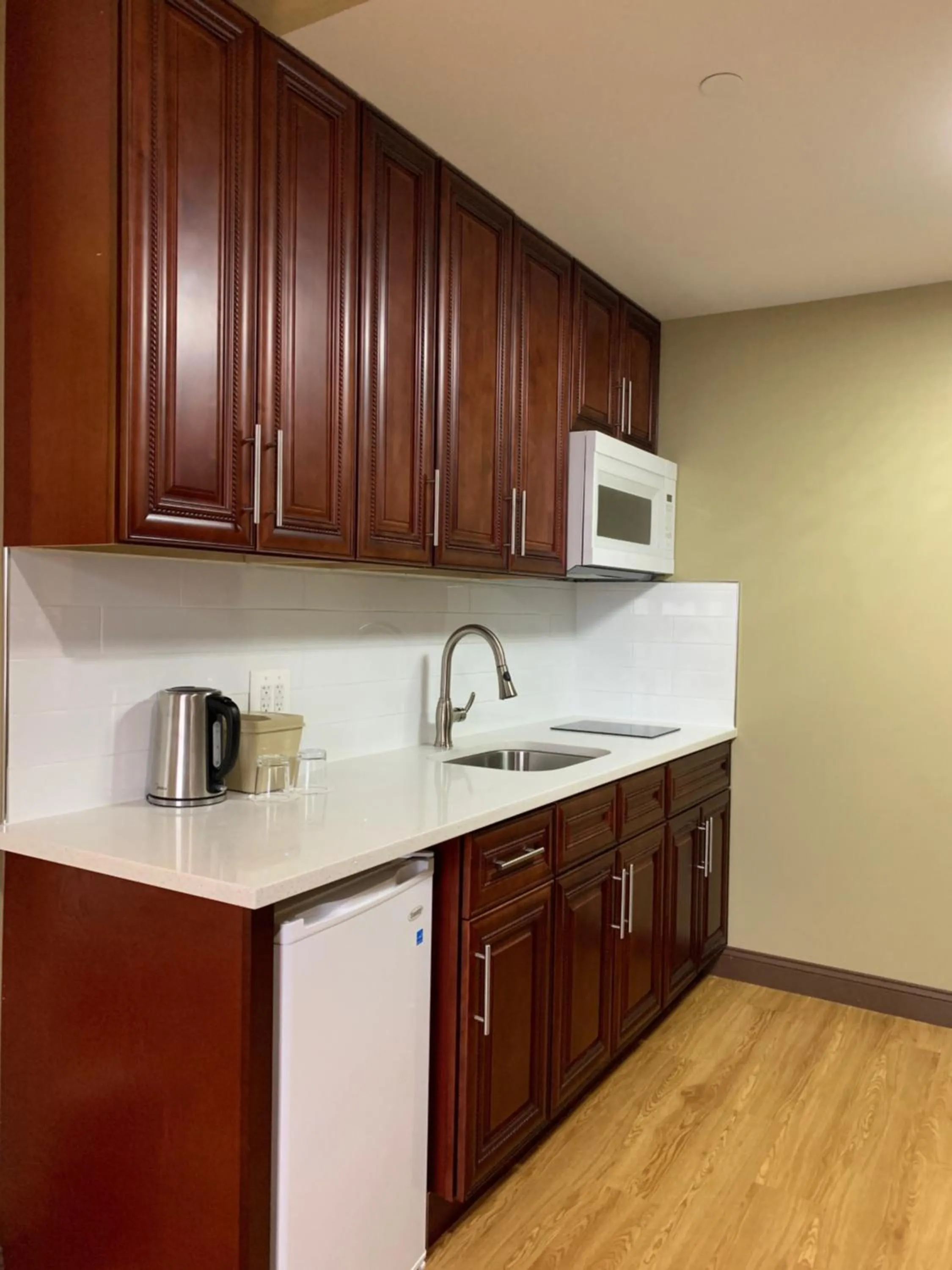 Kitchen or kitchenette in The Queens Hotel