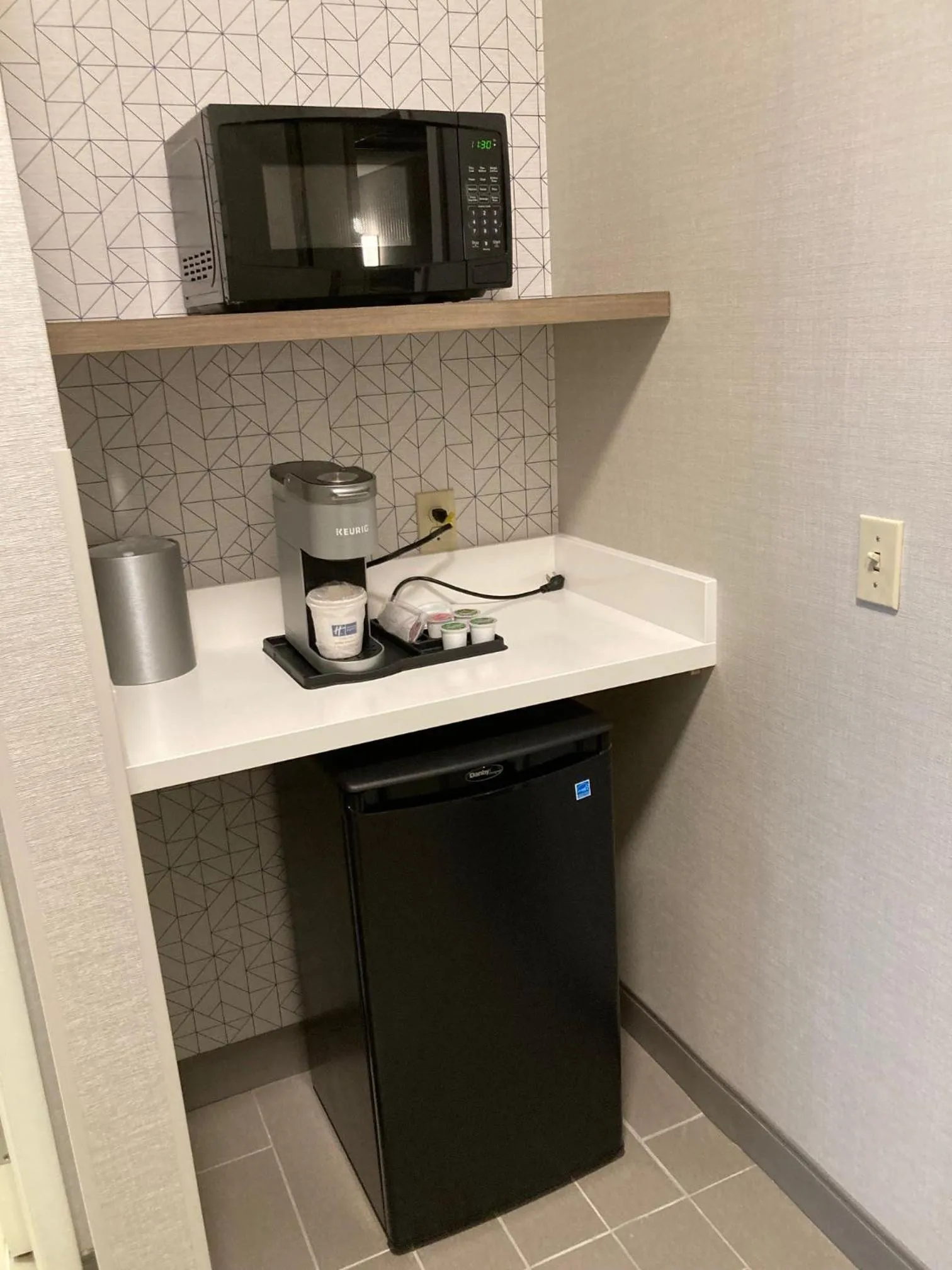 microwave in Holiday Inn Express - Akron NW - Fairlawn by IHG