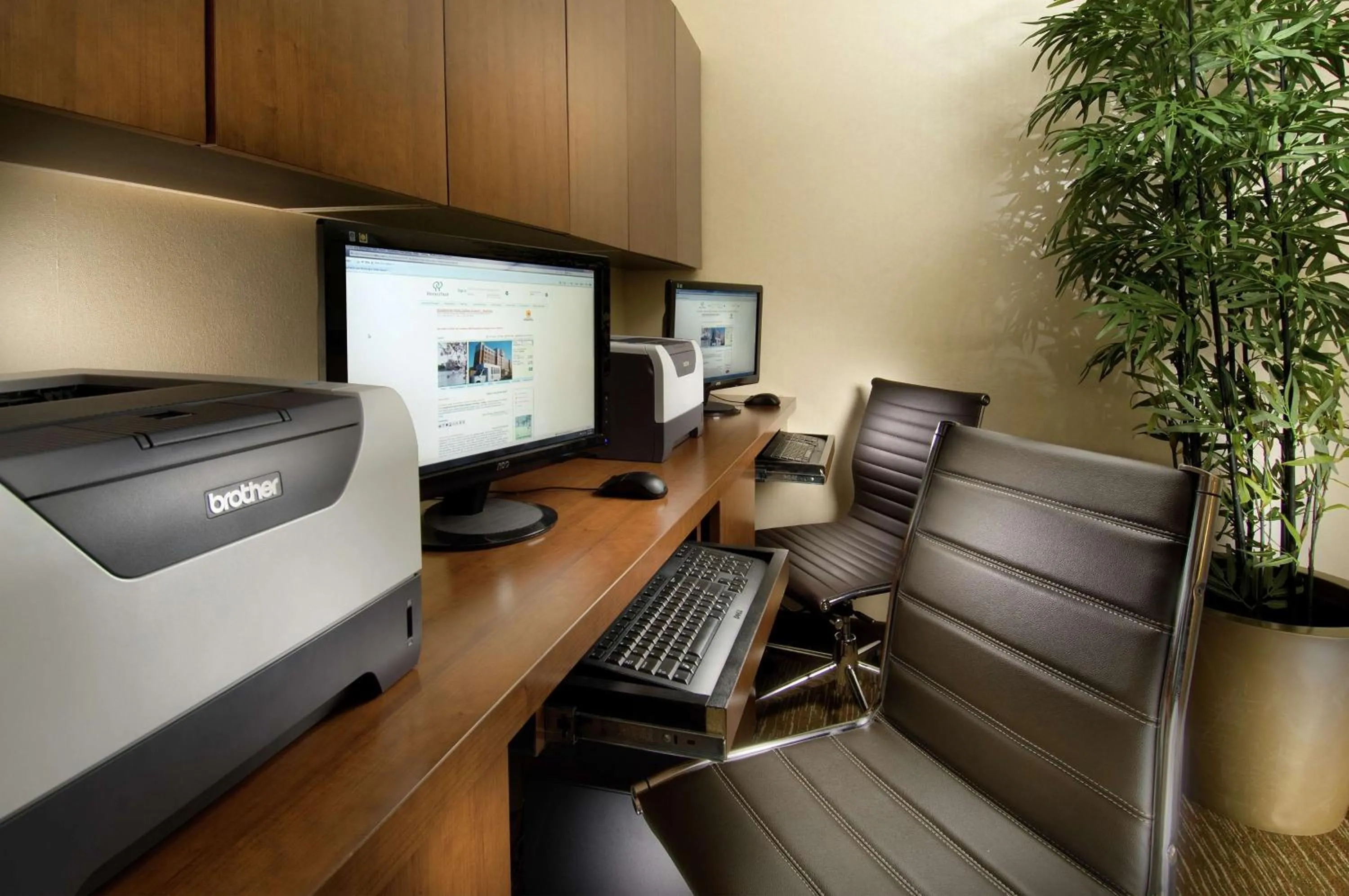 Business facilities in DoubleTree by Hilton Dulles Airport-Sterling