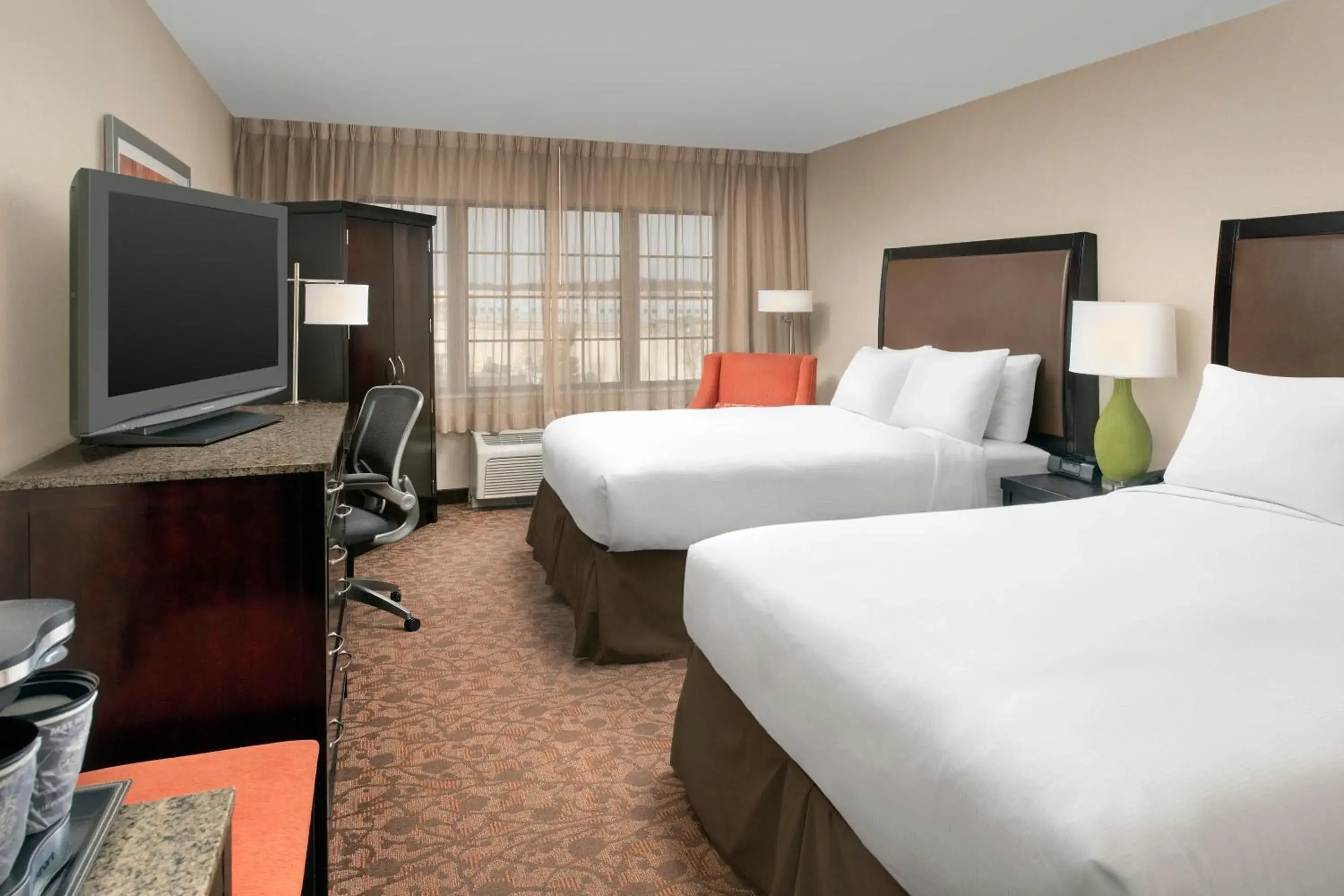 Bedroom, Bed in DoubleTree by Hilton Dulles Airport-Sterling Bedroom, Bed in DoubleTree by Hilton Dulles Airport-Sterling