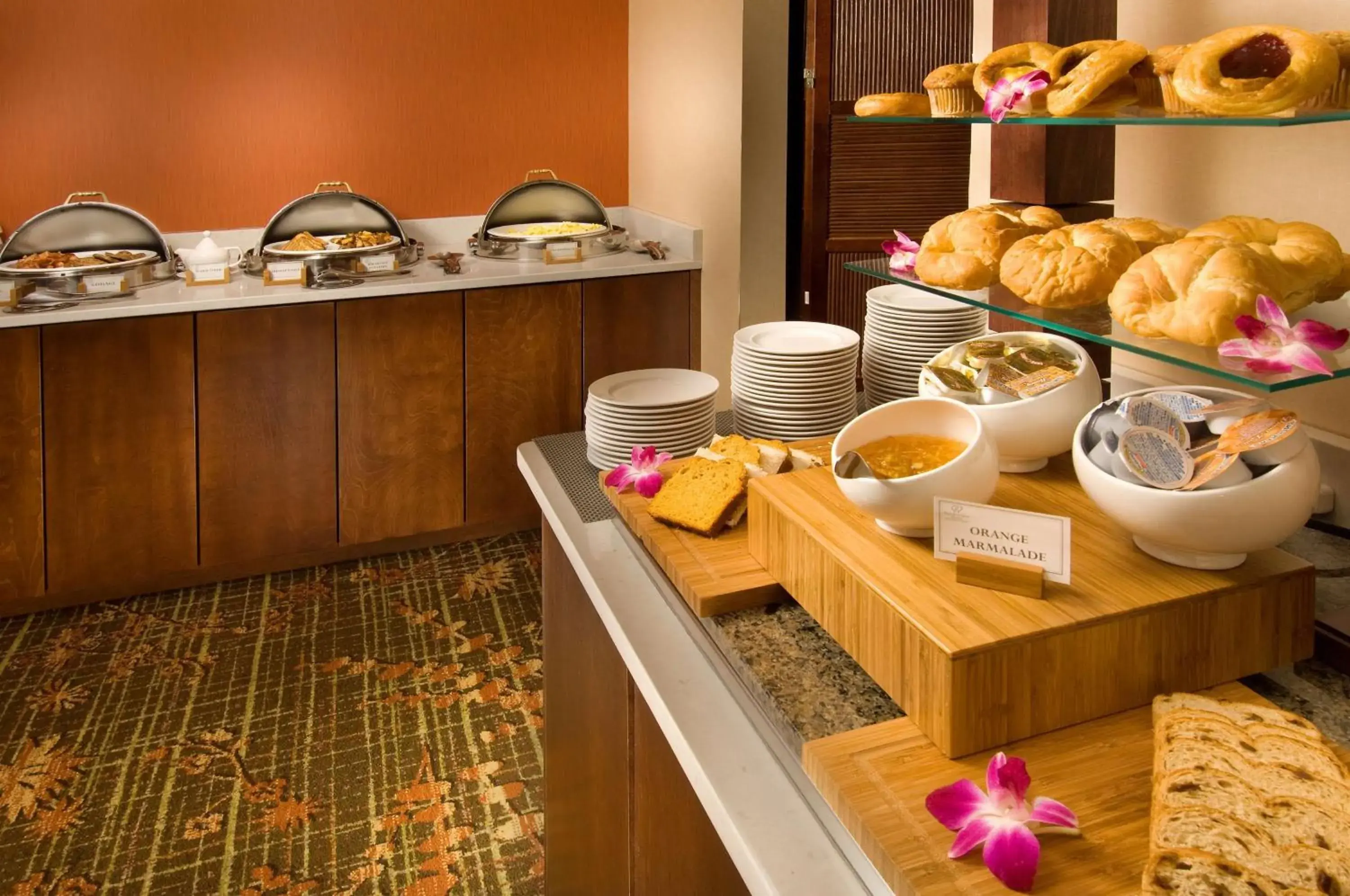 Breakfast in DoubleTree by Hilton Dulles Airport-Sterling Breakfast in DoubleTree by Hilton Dulles Airport-Sterling