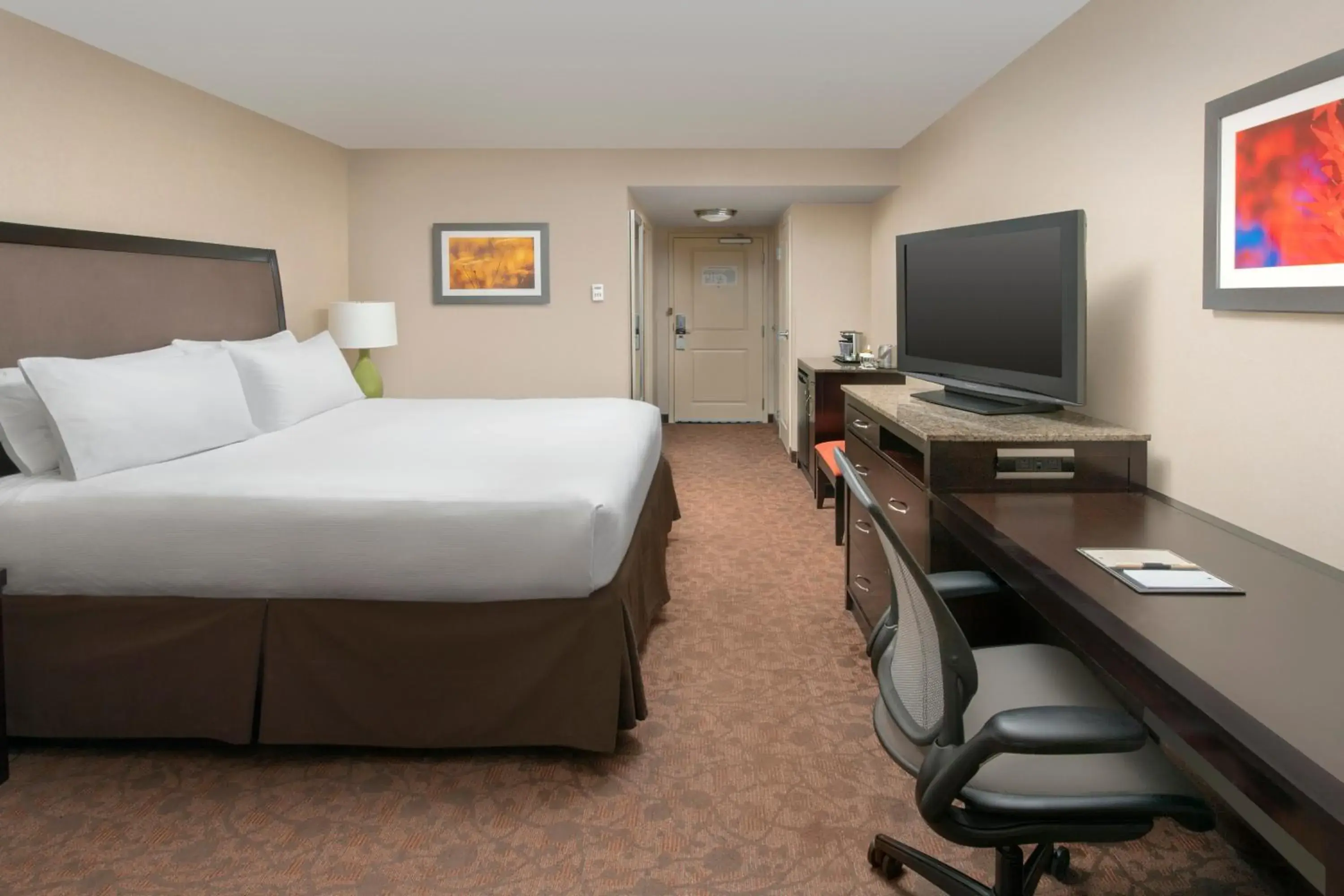 Deluxe King Room in DoubleTree by Hilton Dulles Airport-Sterling Deluxe King Room in DoubleTree by Hilton Dulles Airport-Sterling