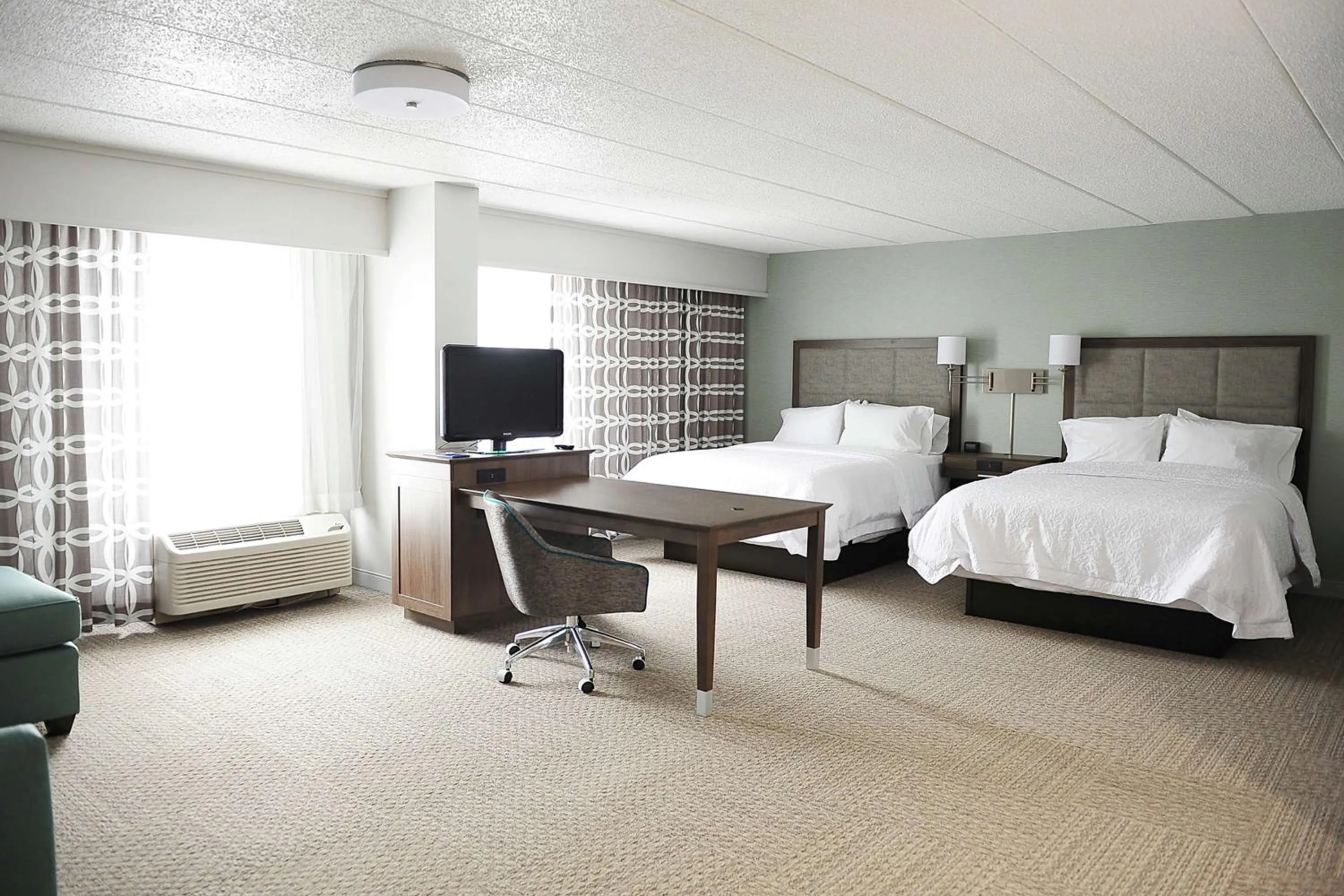 Bedroom, Bed in DoubleTree by Hilton Dulles Airport-Sterling