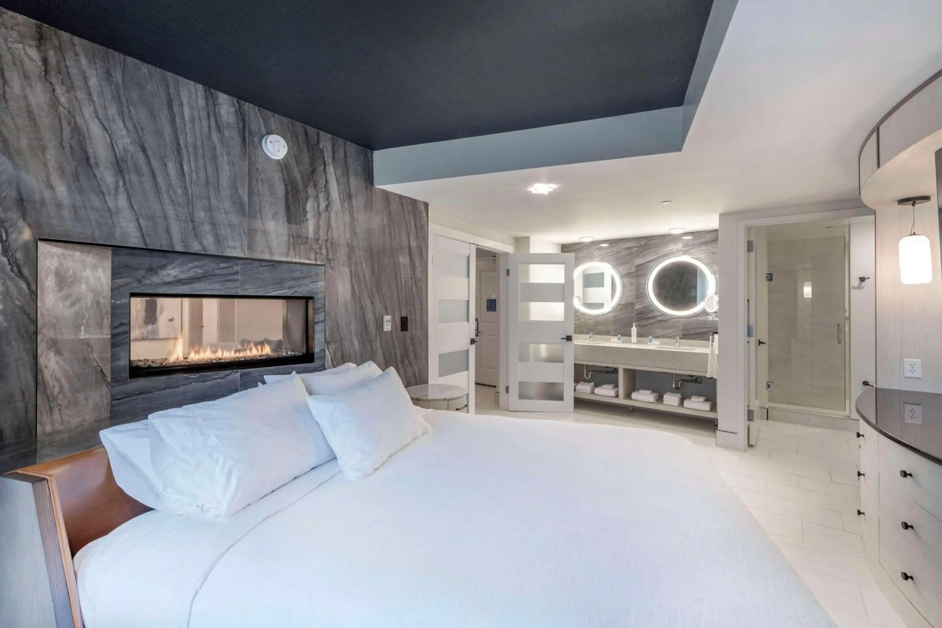 Bathroom, Bed in Embassy Suites by Hilton Raleigh Durham Airport Brier Creek