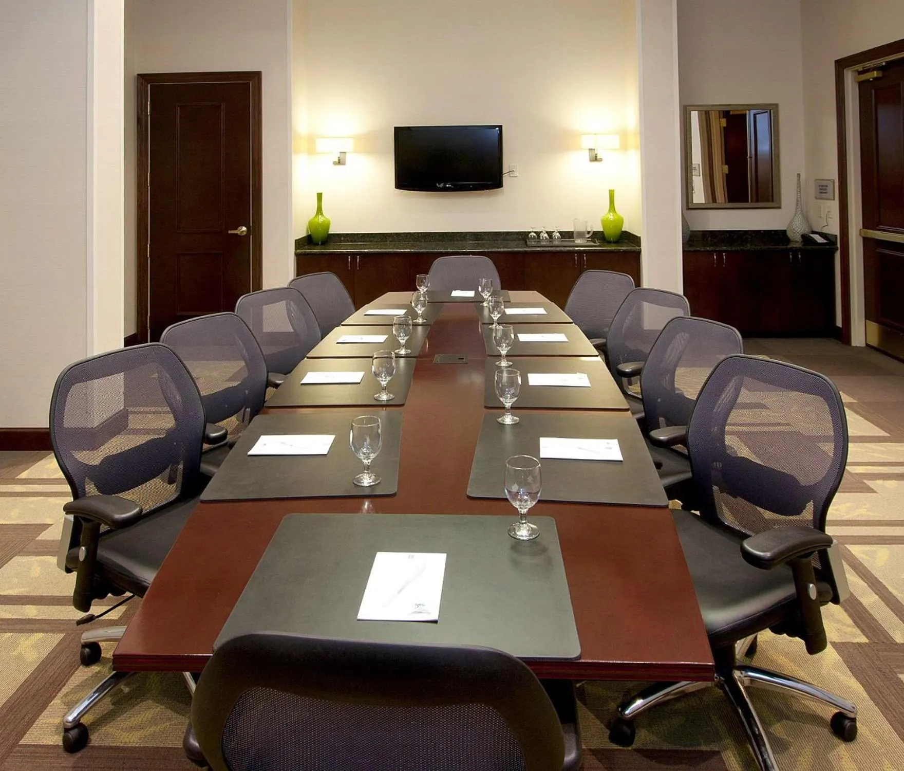 Meeting/conference room in Embassy Suites Savannah Airport