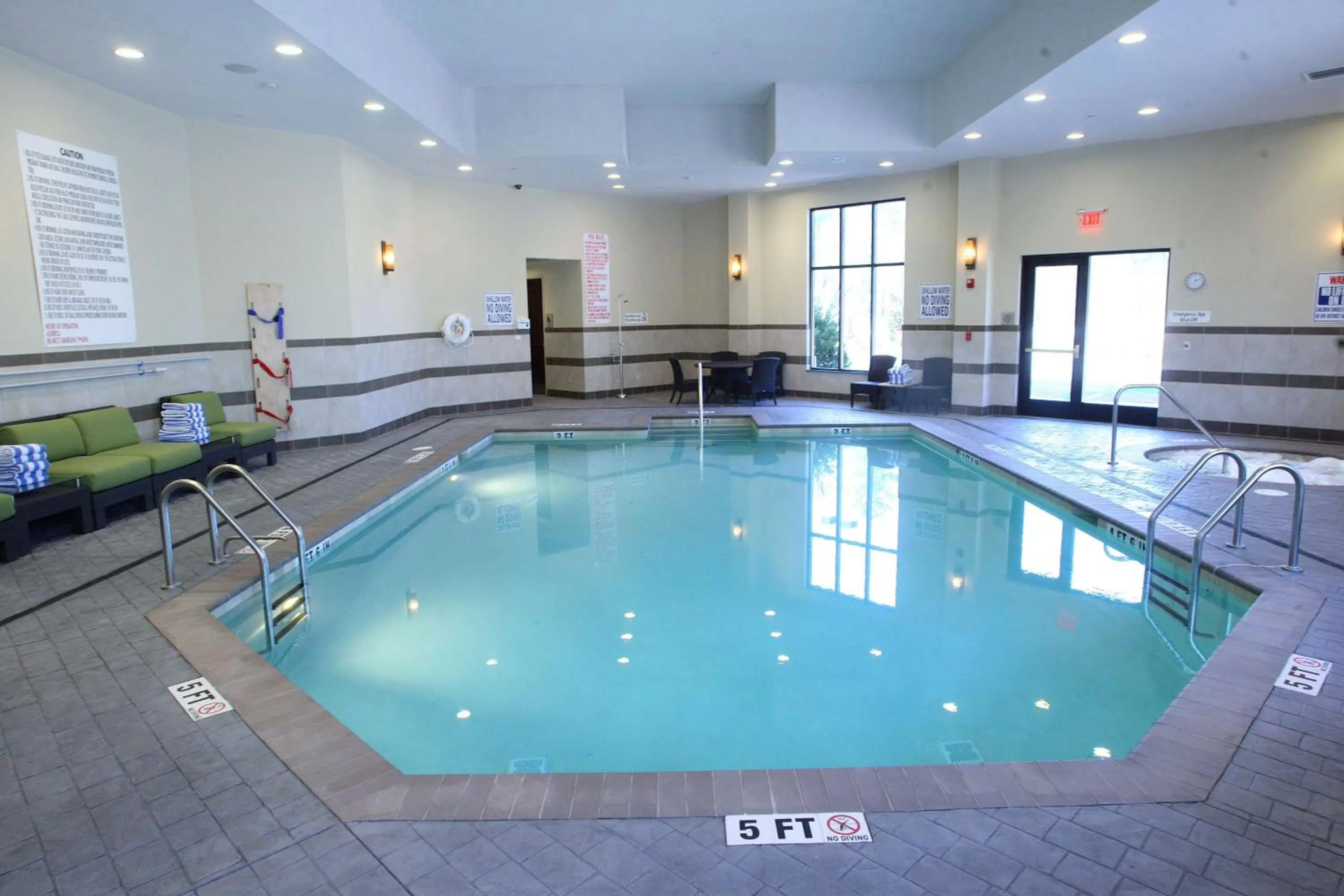 Pool view in Embassy Suites Savannah Airport