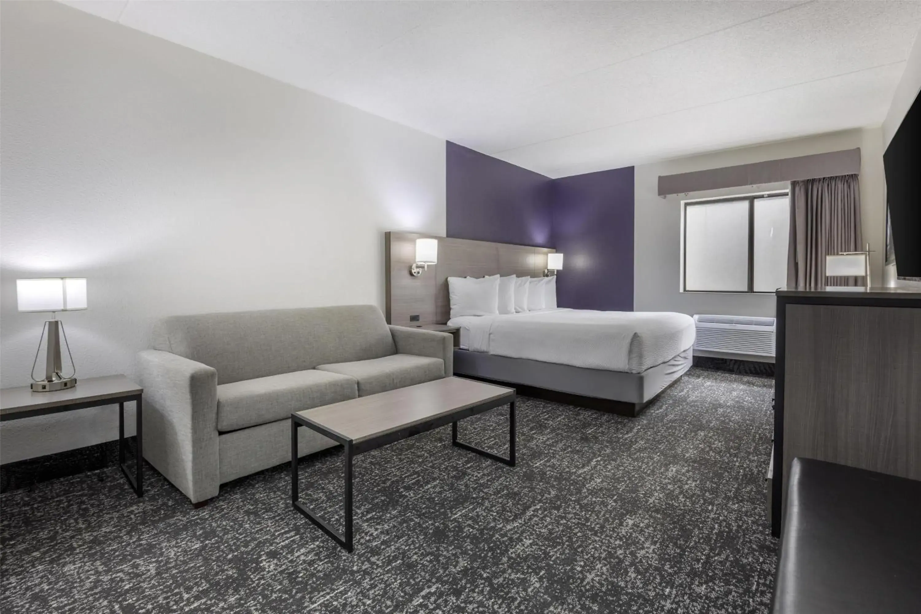 Bedroom, Bed in Best Western Bolingbrook Hotel Bedroom, Bed in Best Western Bolingbrook Hotel