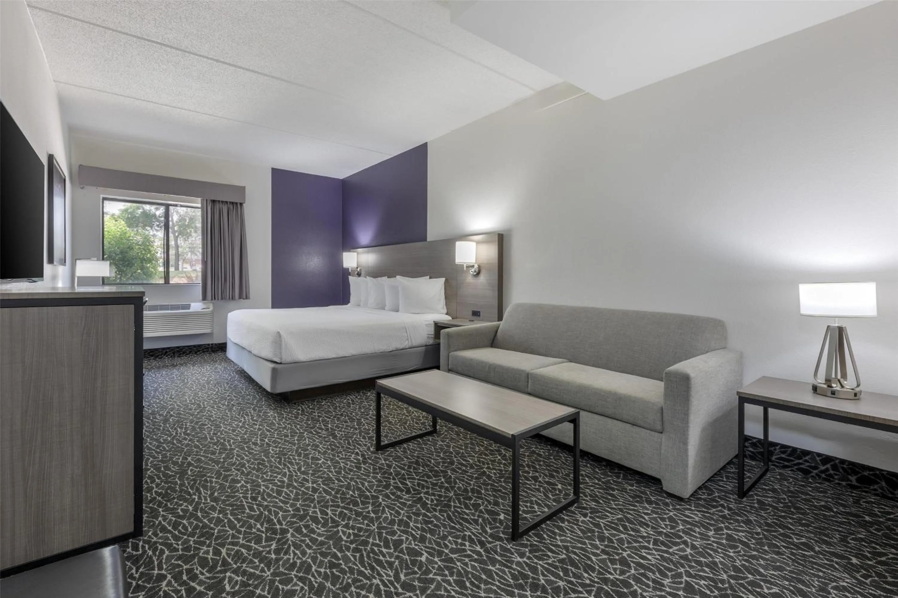 Bedroom, Bed in Best Western Bolingbrook Hotel