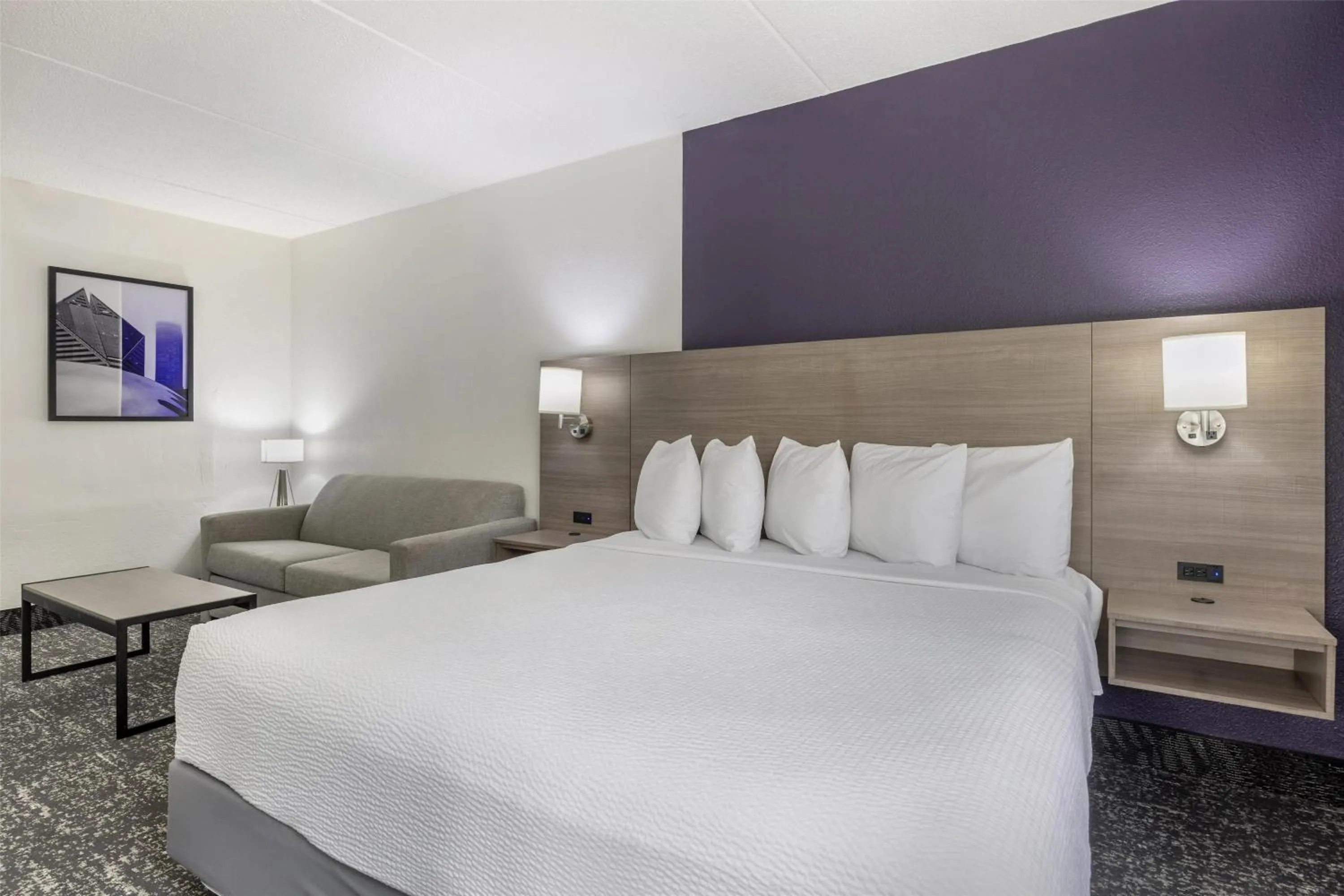 Bedroom, Bed in Best Western Bolingbrook Hotel