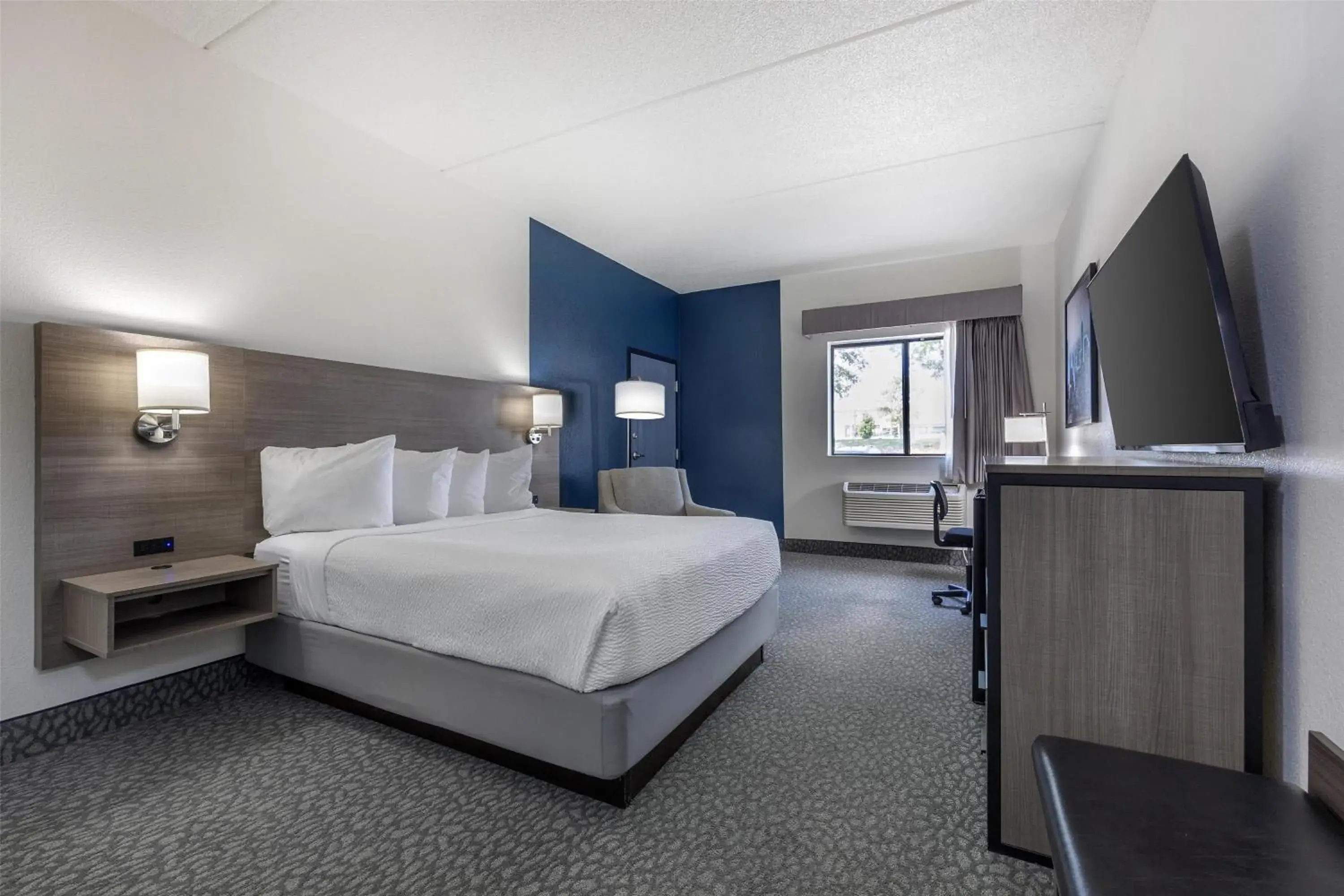 Bedroom, Bed in Best Western Bolingbrook Hotel Bedroom, Bed in Best Western Bolingbrook Hotel