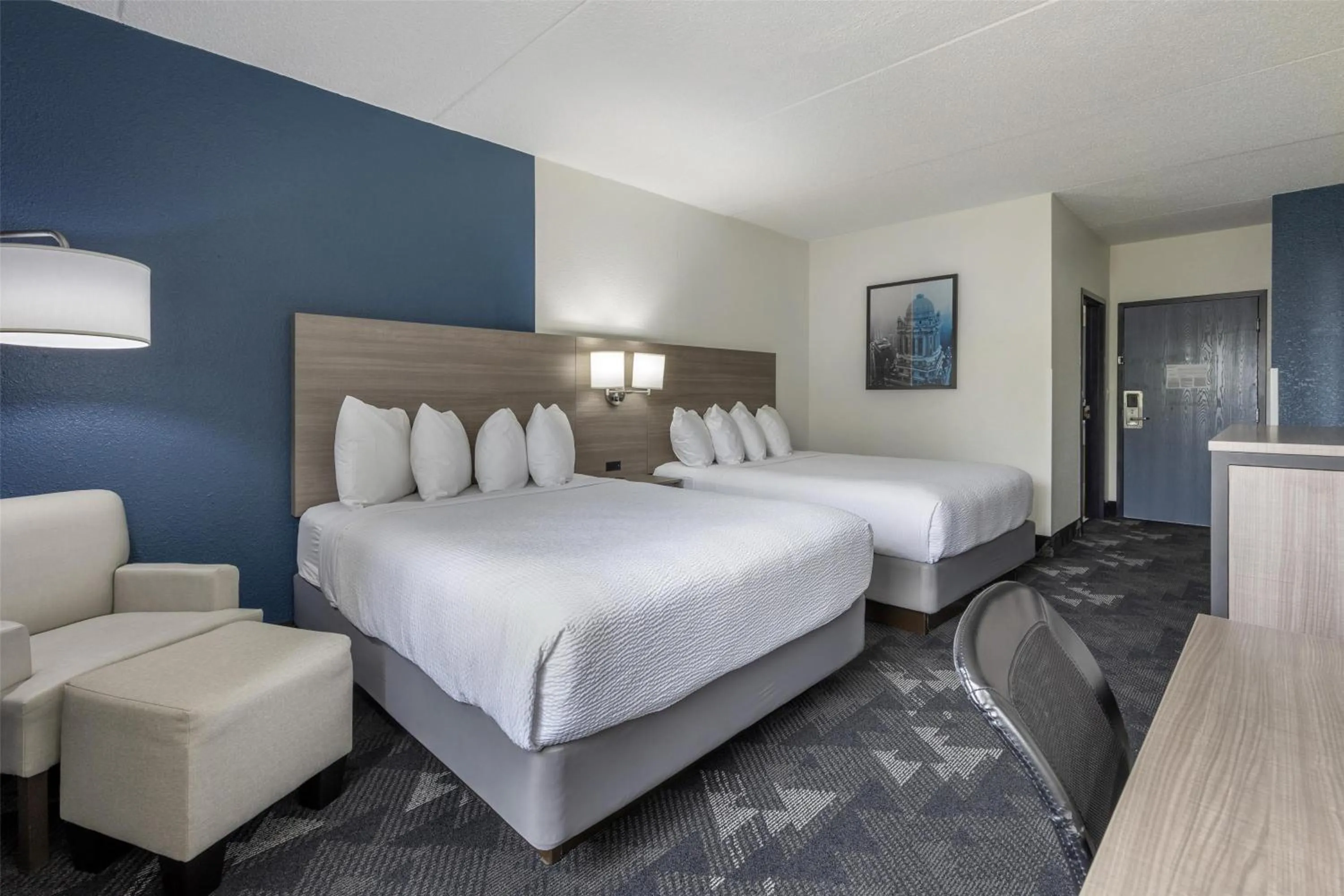 Bedroom, Bed in Best Western Bolingbrook Hotel