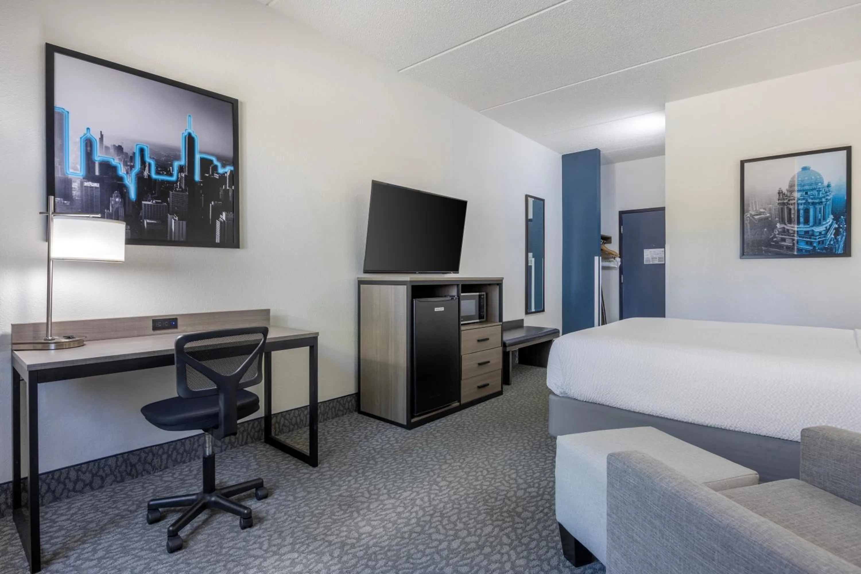 TV and multimedia, Bed in Best Western Bolingbrook Hotel