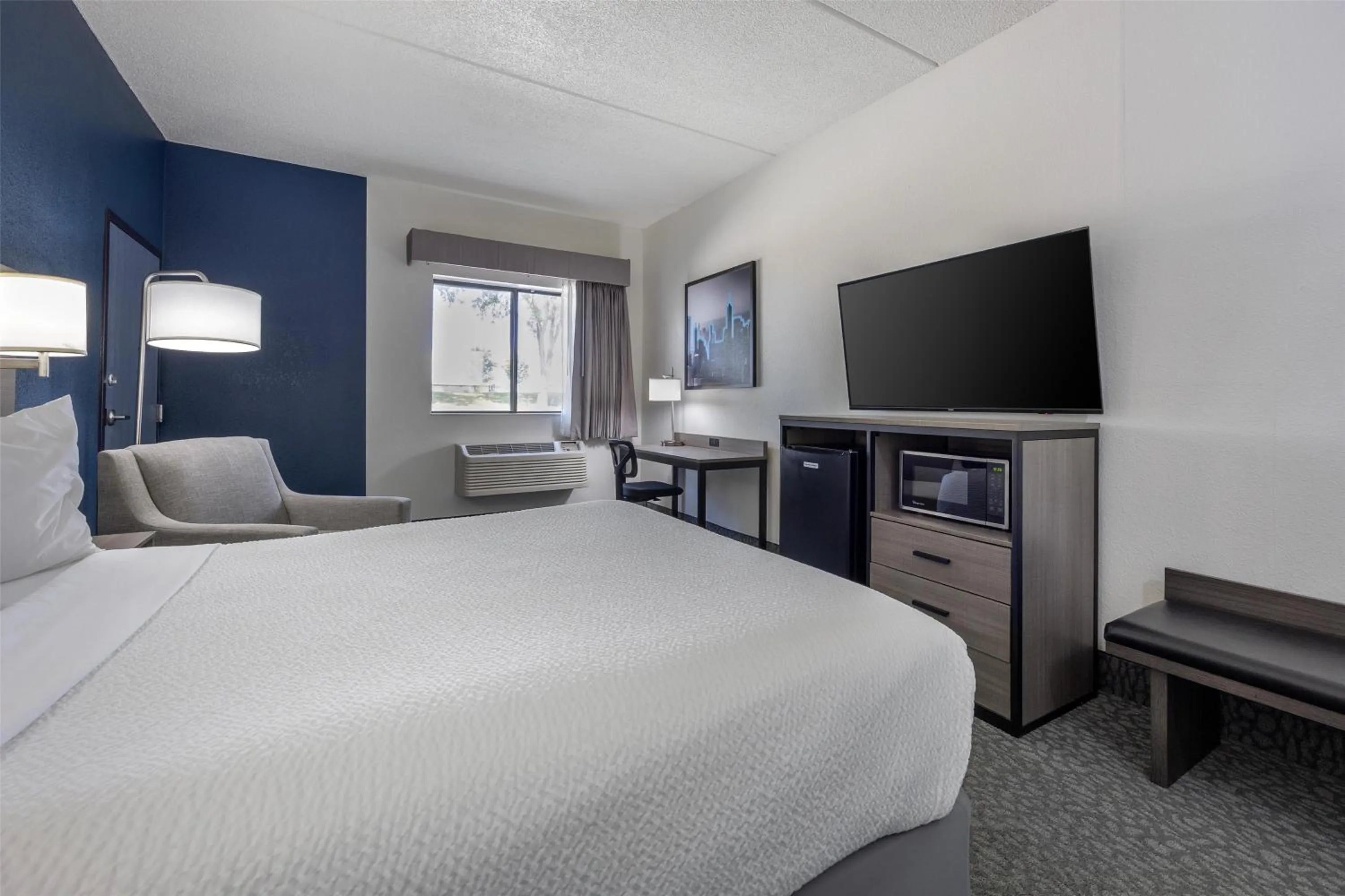 Bedroom, Bed in Best Western Bolingbrook Hotel