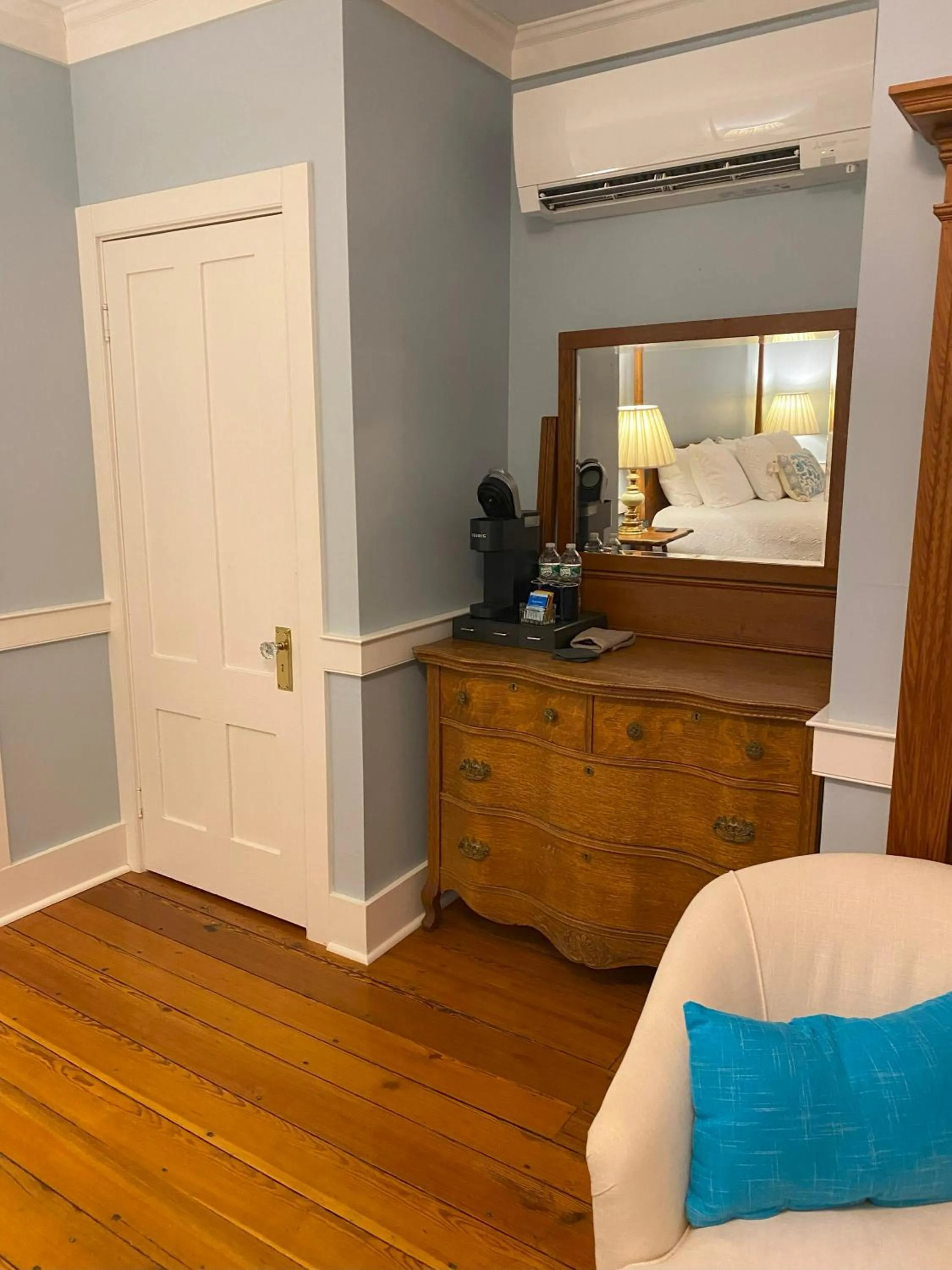 Bedroom, Bed in Spouter Inn Bed & Breakfast