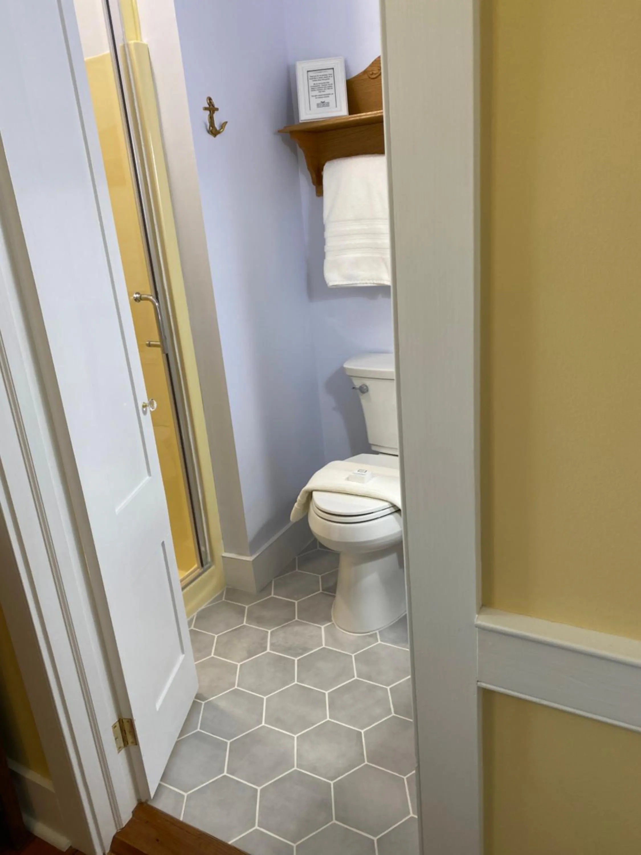 Bathroom in Spouter Inn Bed & Breakfast