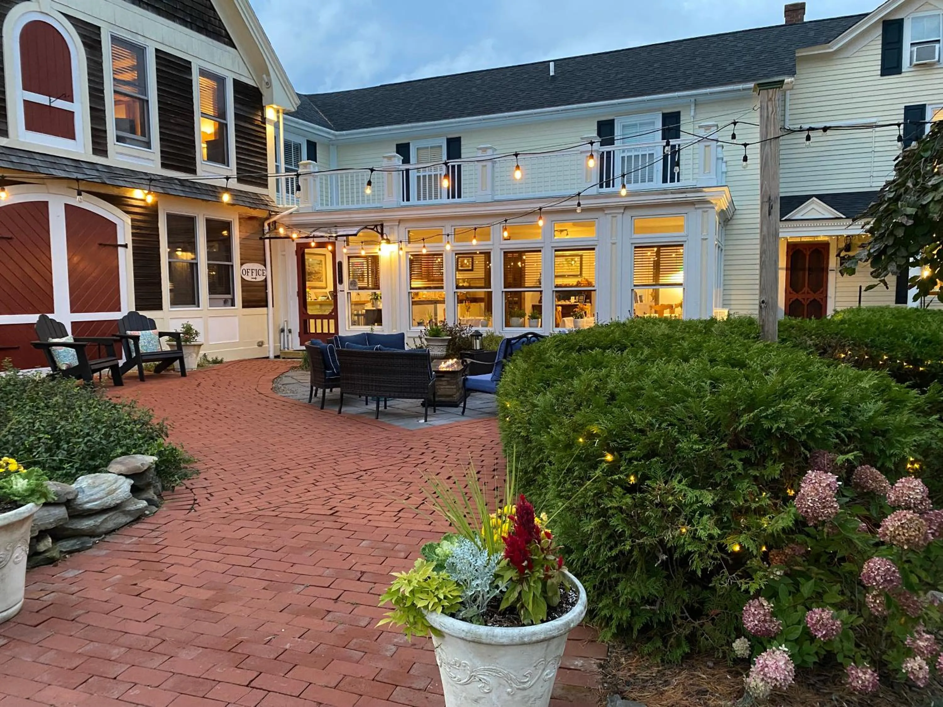 Property building in Spouter Inn Bed & Breakfast