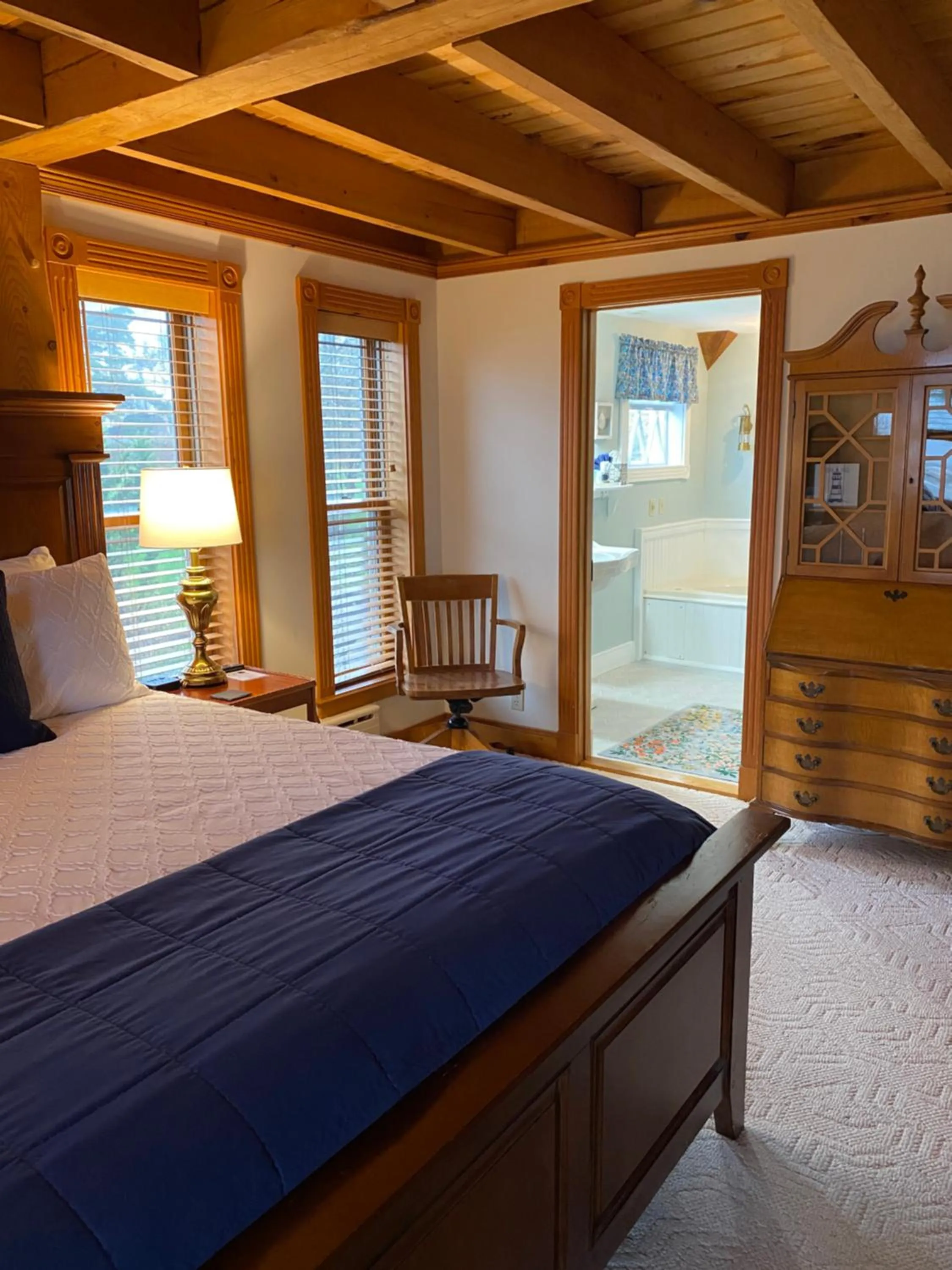 Bathroom, Bed in Spouter Inn Bed & Breakfast