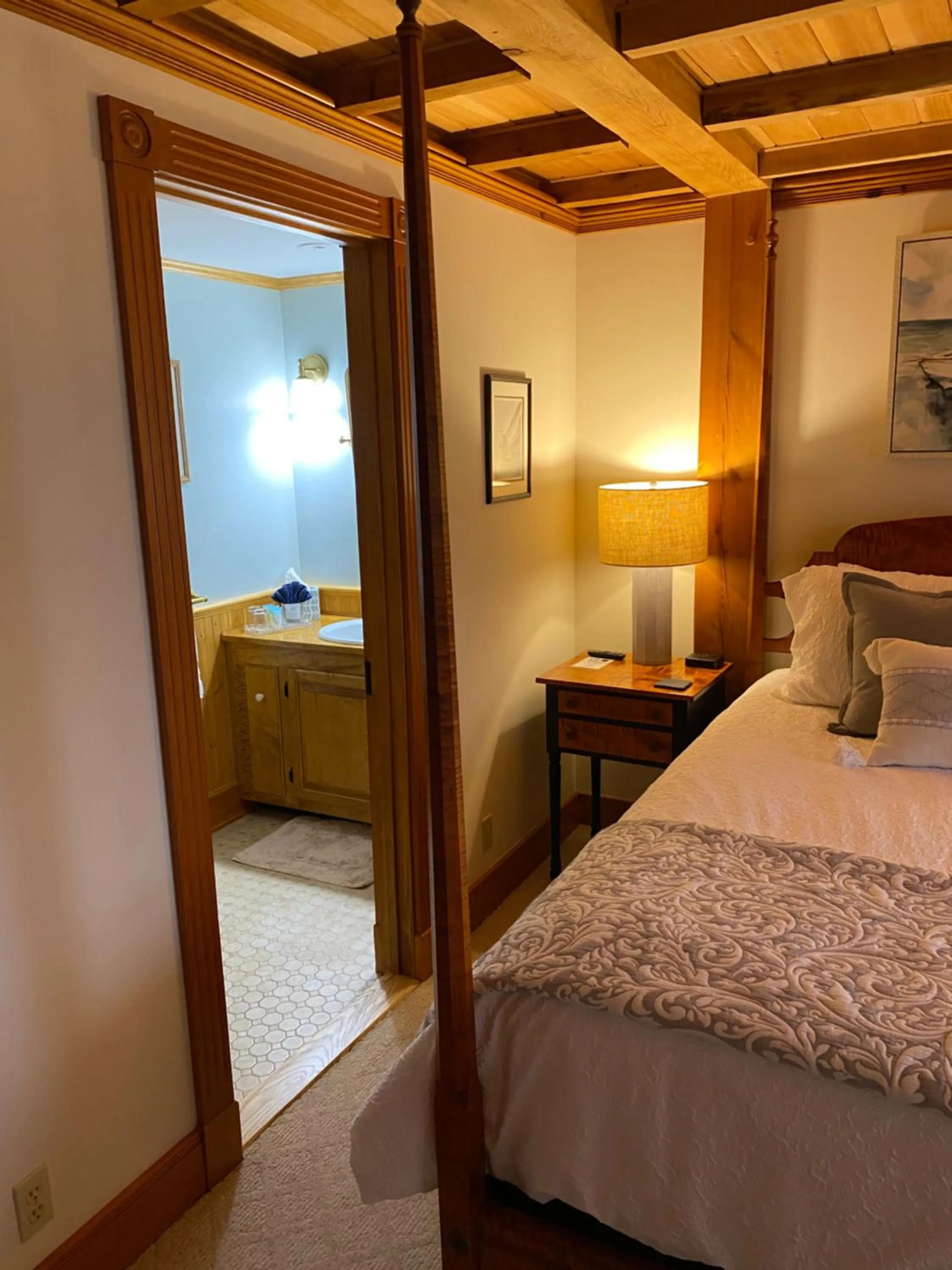 Bathroom, Bed in Spouter Inn Bed & Breakfast