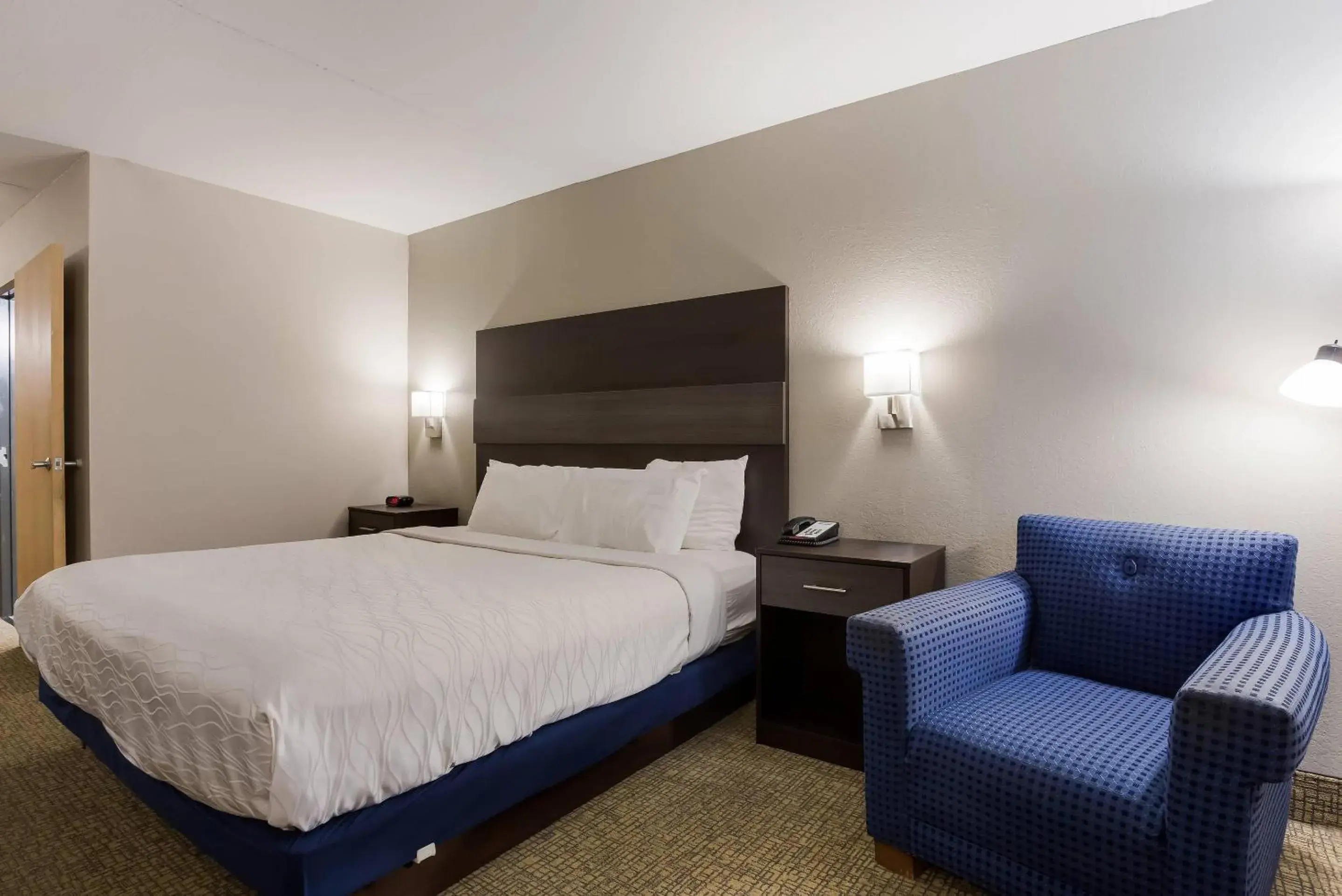 Bedroom, Bed in Rodeway Inn Branson, Brick House Bedroom, Bed in Rodeway Inn Branson, Brick House