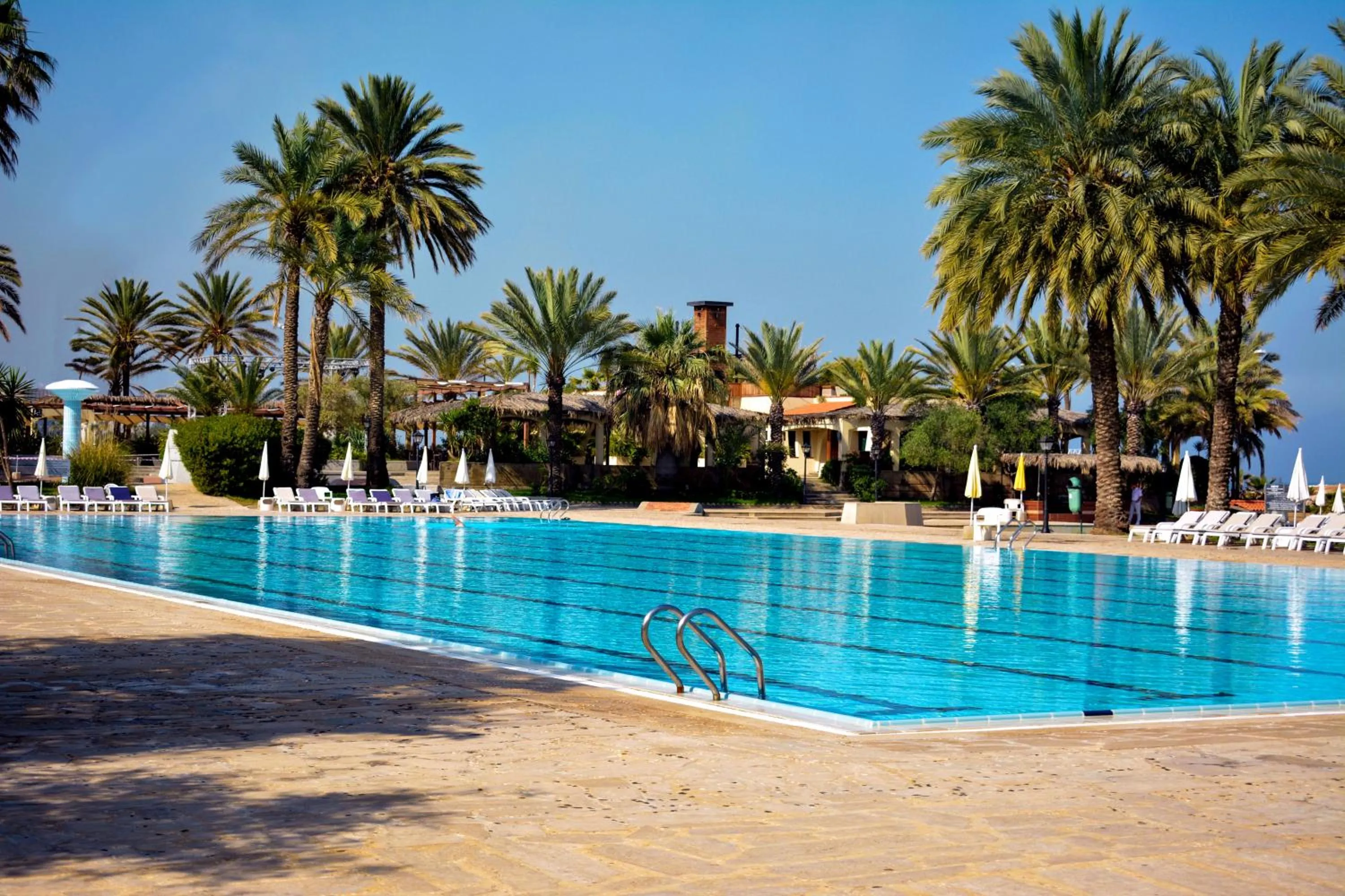 Restaurant/places to eat in Portemilio Hotel & Resort