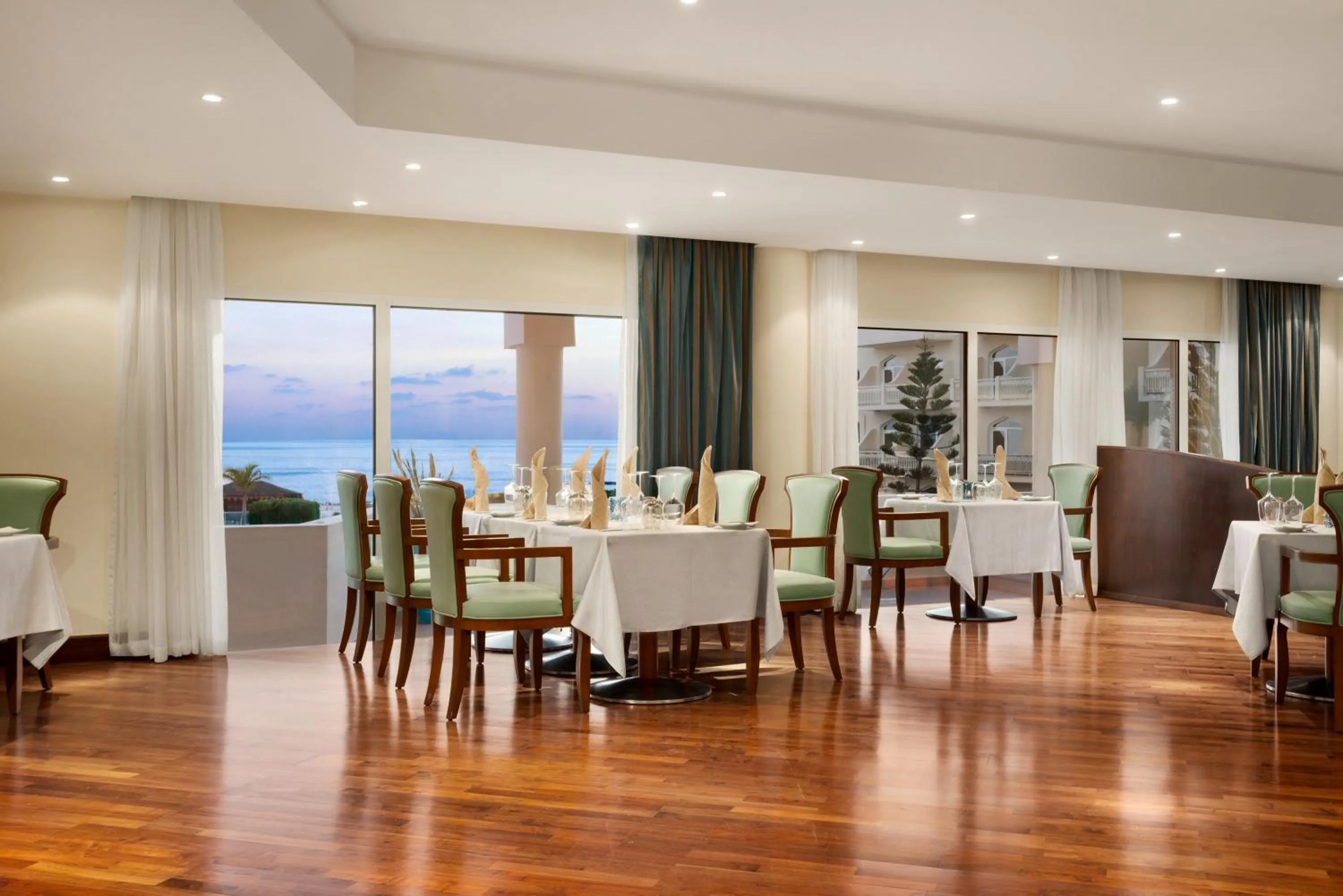 Restaurant/places to eat in Wyndham Garden Salalah Mirbat