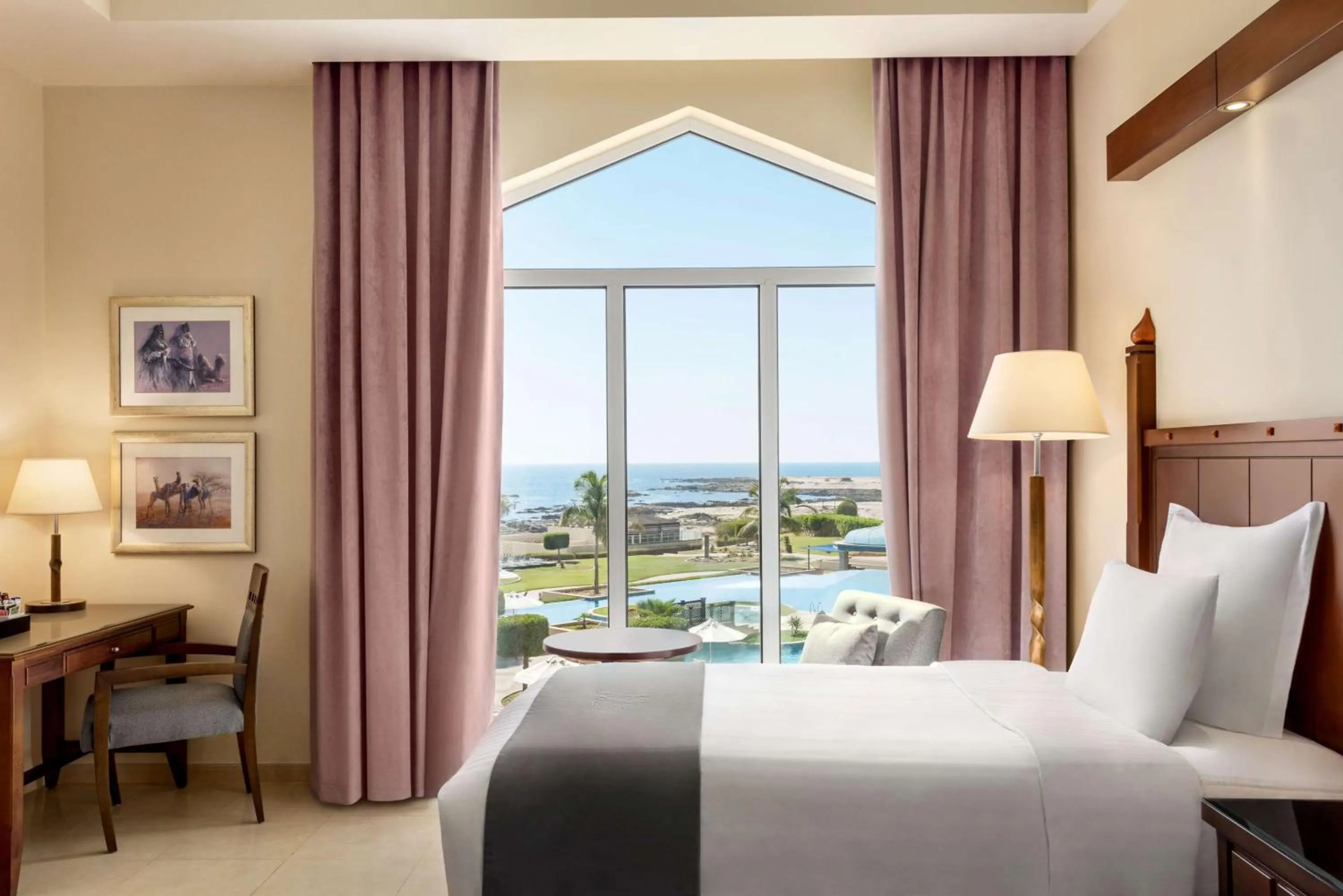 Bedroom, Bed in Wyndham Garden Salalah Mirbat