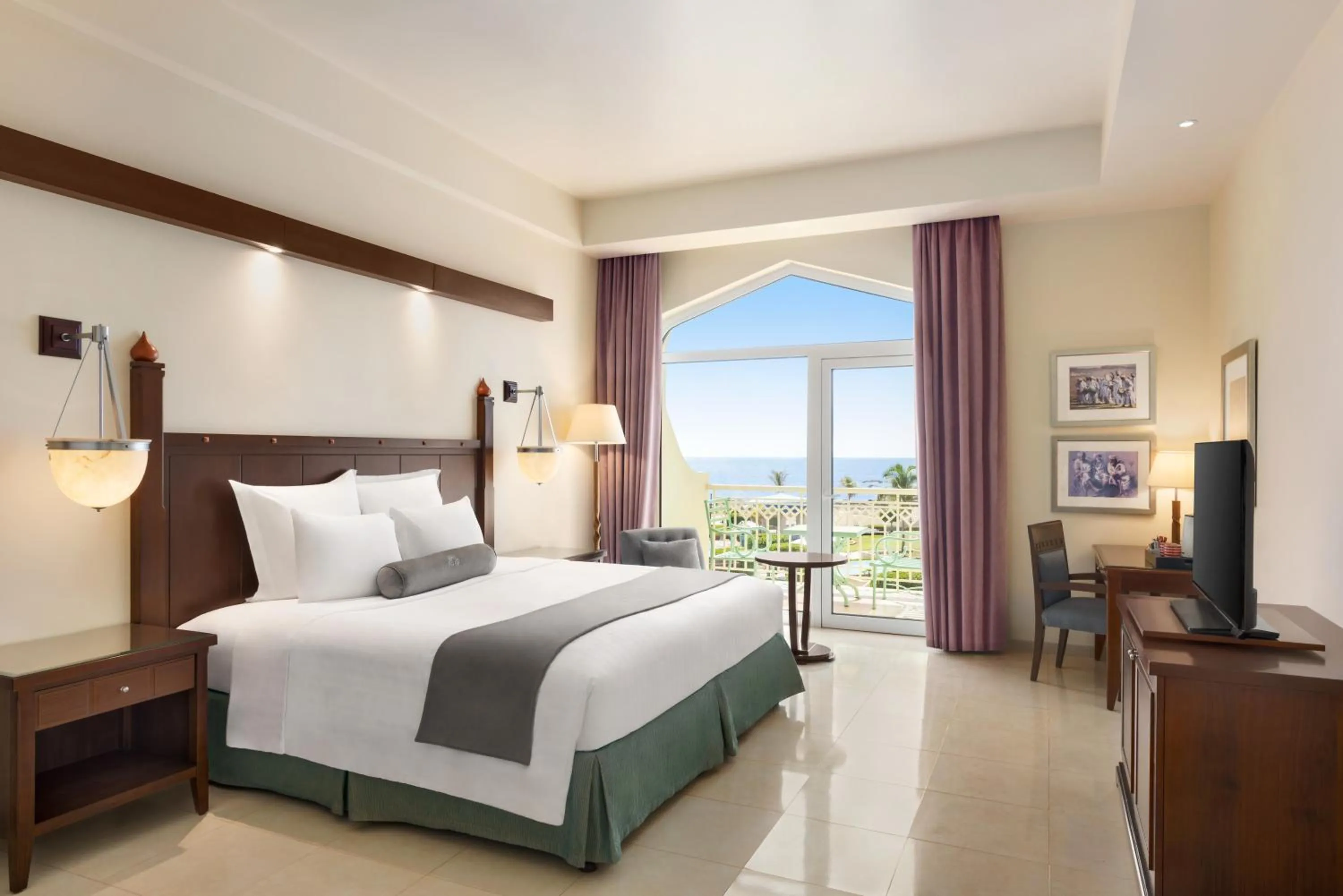 Photo of the whole room, Bed in Wyndham Garden Salalah Mirbat