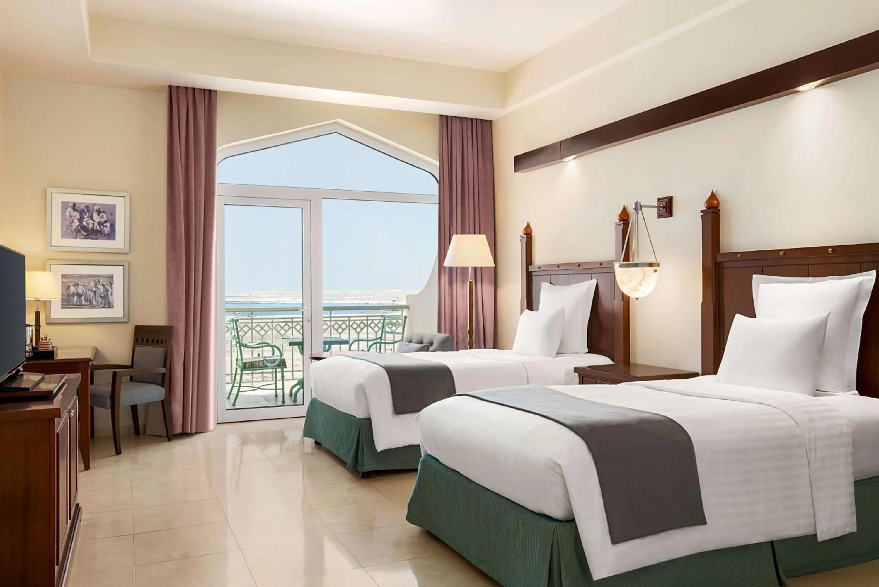 Bedroom, Bed in Wyndham Garden Salalah Mirbat